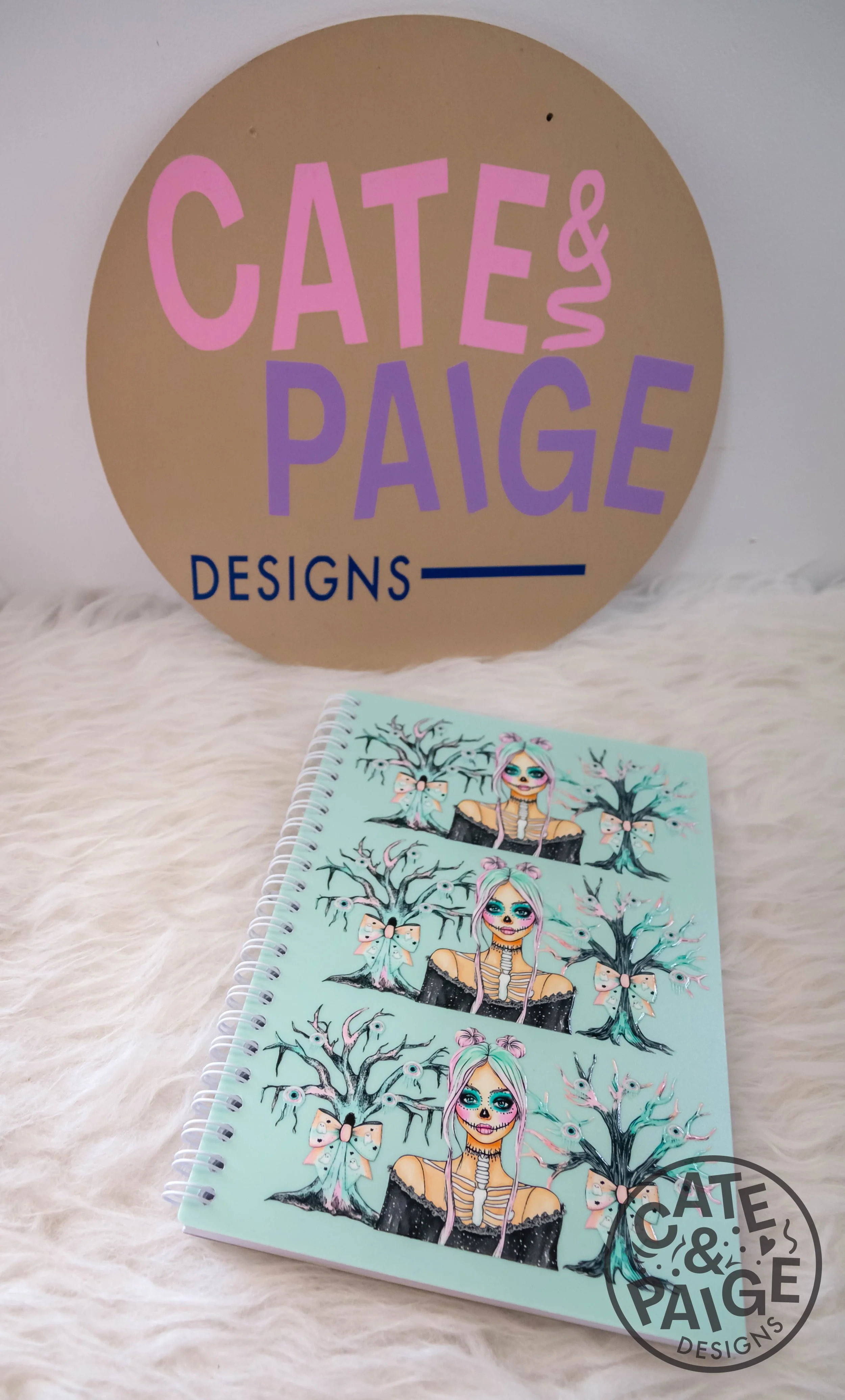 Skeleton Lady 01.jpg