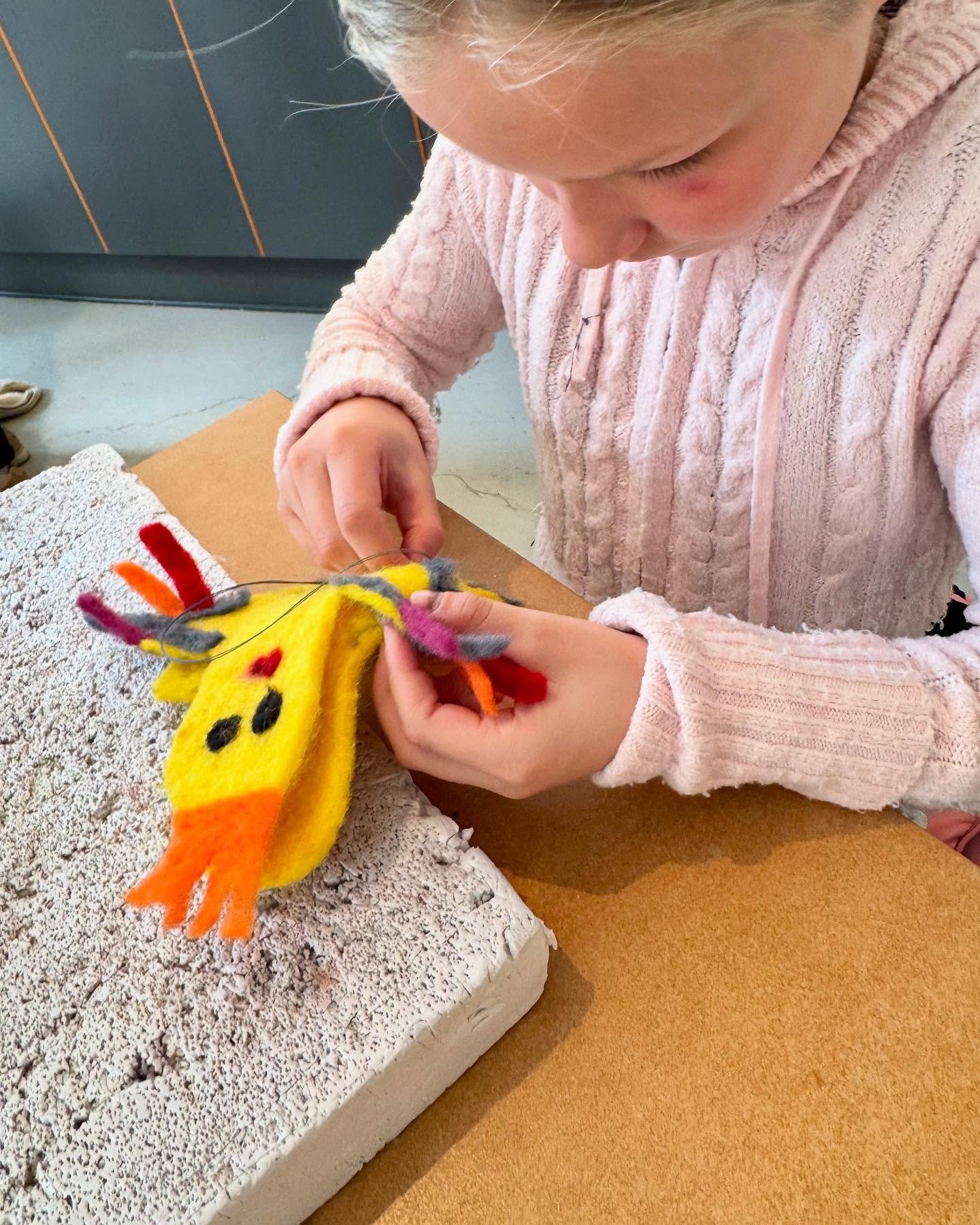 P&aring;ske aktiviteter p&aring; @sjolingstaduldvarefabrik i dag, mandag og tirsdag fra 11-15 🐥🐥