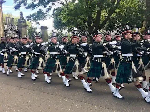 Parade RbrtsnsClose '24.jpg