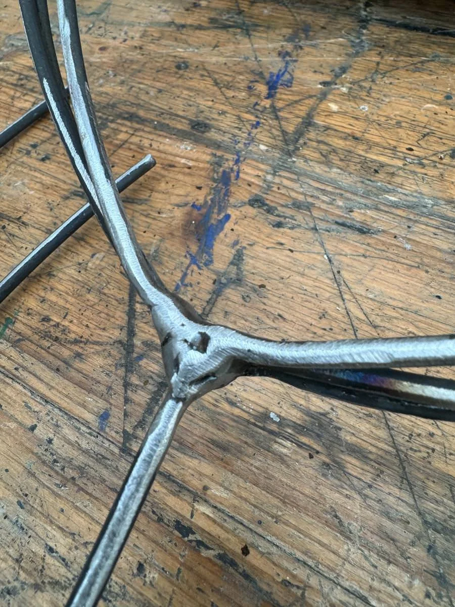 Metallverbindung auf Holzuntergrund