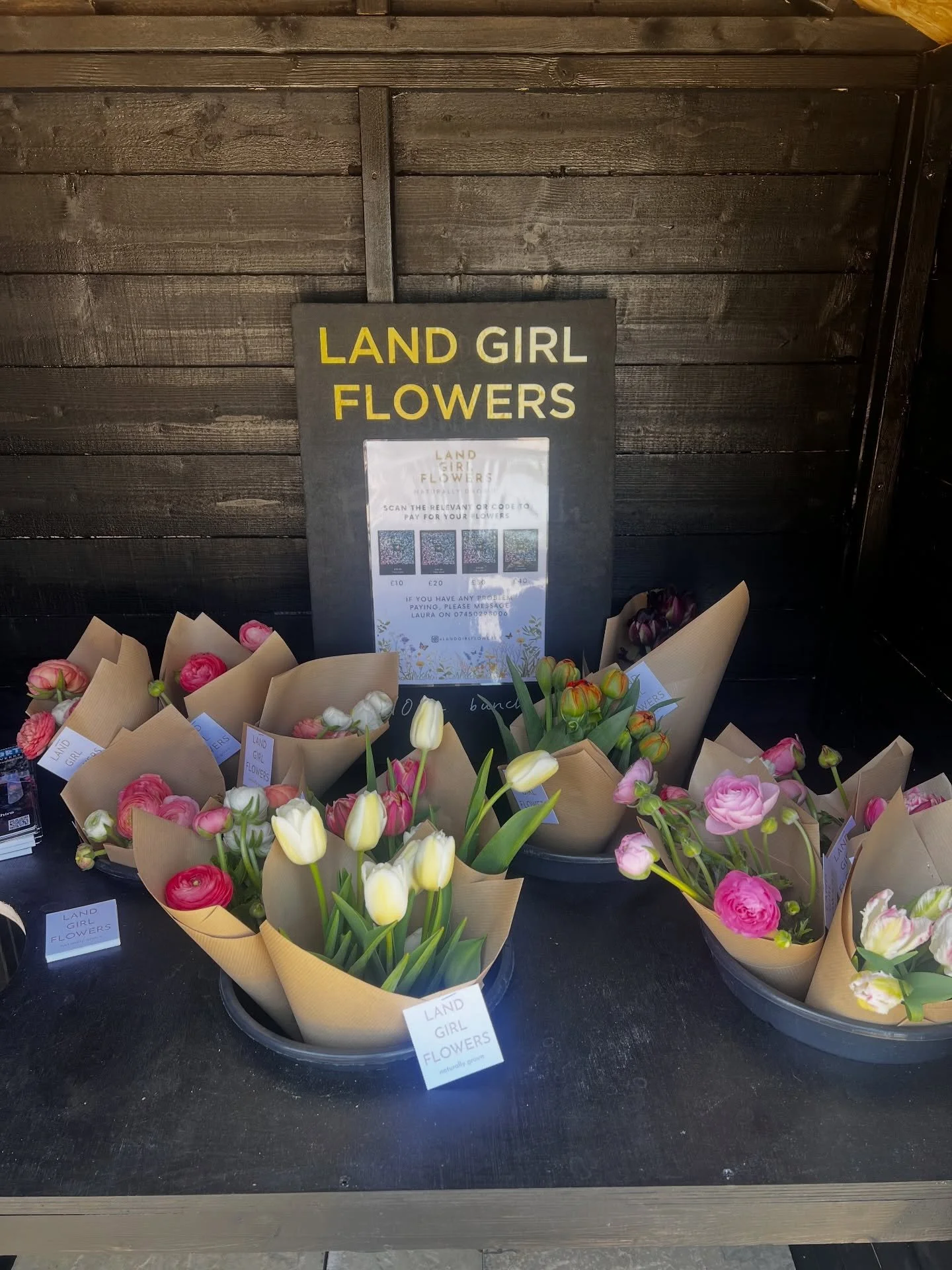 Need a Sunday bunch? The flower shed is stocked with &pound;10 grab bunches! Contactless payment via QR code.

Black Barn Studios, Swerford Road, Hook Norton OX155JR - shed is to the right of the large black barn.