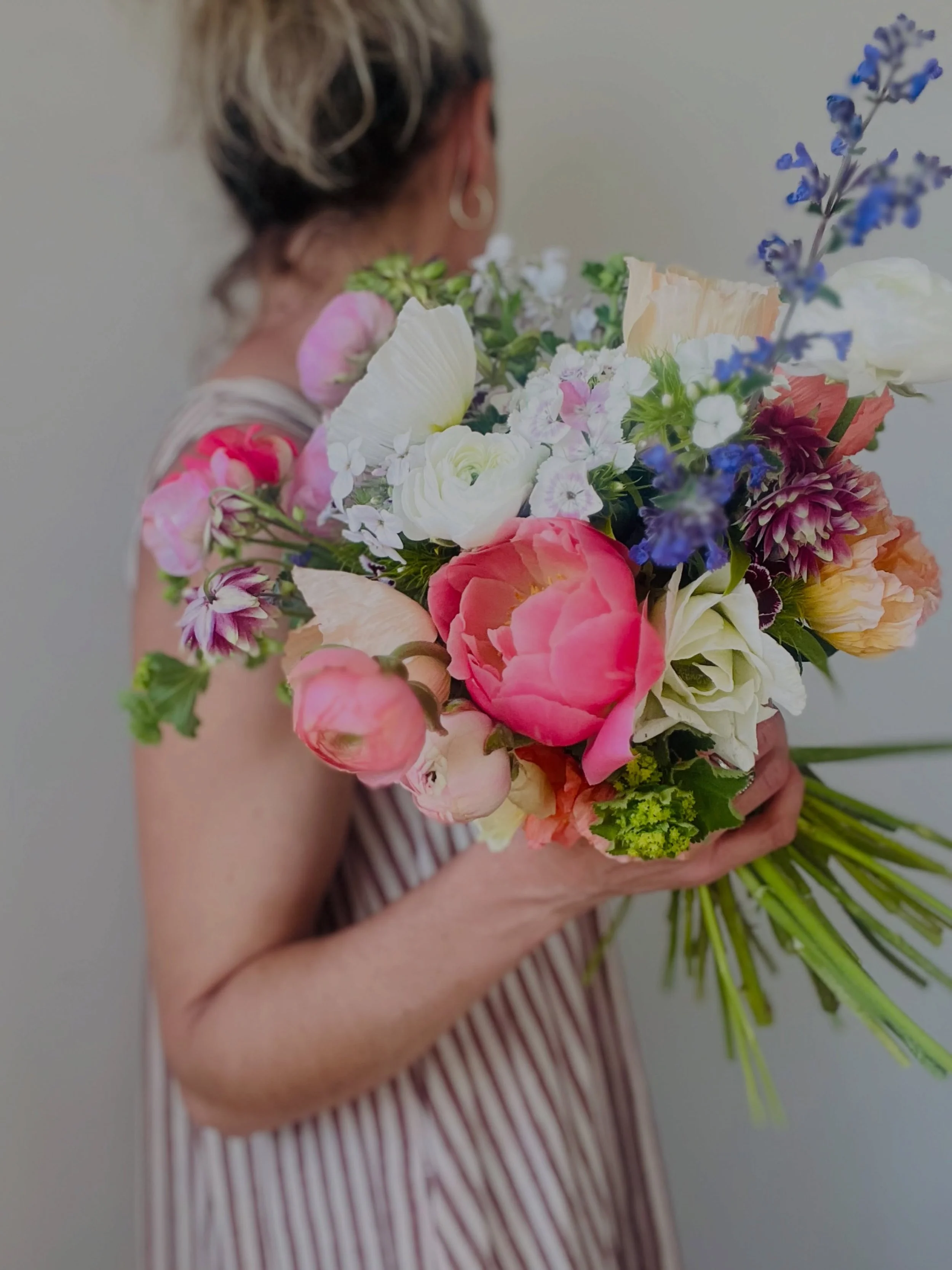 📣 Super special guest announcement 📣 

We have a hand-tied bouquet workshop coming up at Land Girl Flowers in Hook Norton on 4th July, where the fabulous Nick Bailey from Gardeners&rsquo; World will be joining us as a special guest.

Small group, a