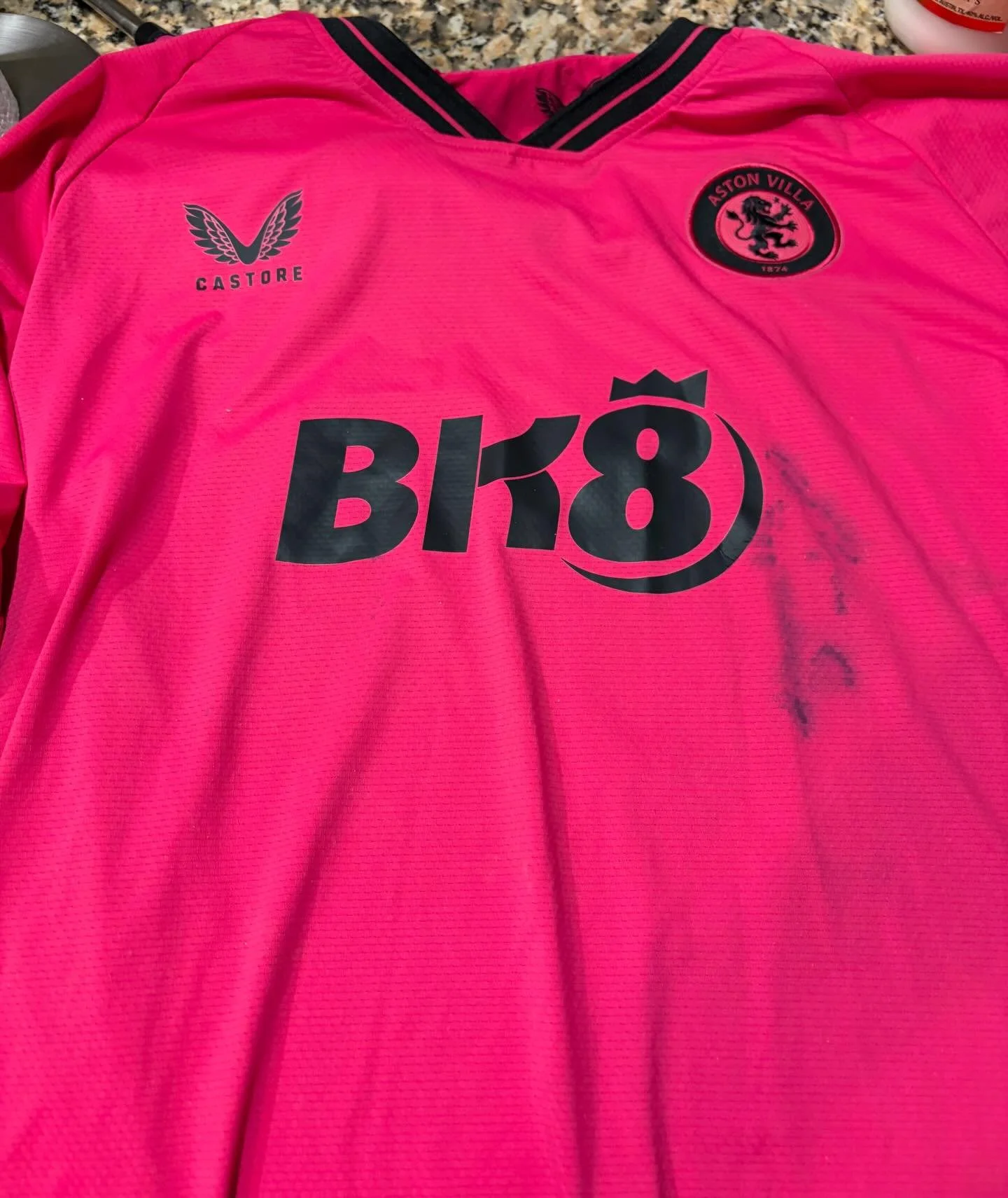 🚨 NEW AUCTION ITEM 🚨

We&rsquo;re excited to add a new item to the auction

Signed Aston Villa jersey by Emiliano Mart&iacute;nez 🧤

Keep the bids coming 
Bidding Ends Saturday at 6 PM

Bid here: file:///var/mobile/Library/SMS/Attachments/73/03/C9