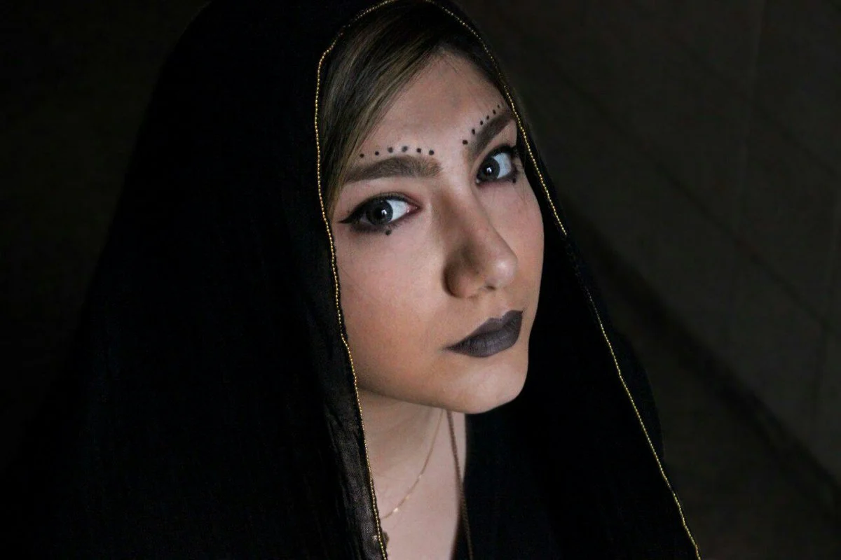 Modern portrait, distinguished by clear lines and harmonious color compositions.