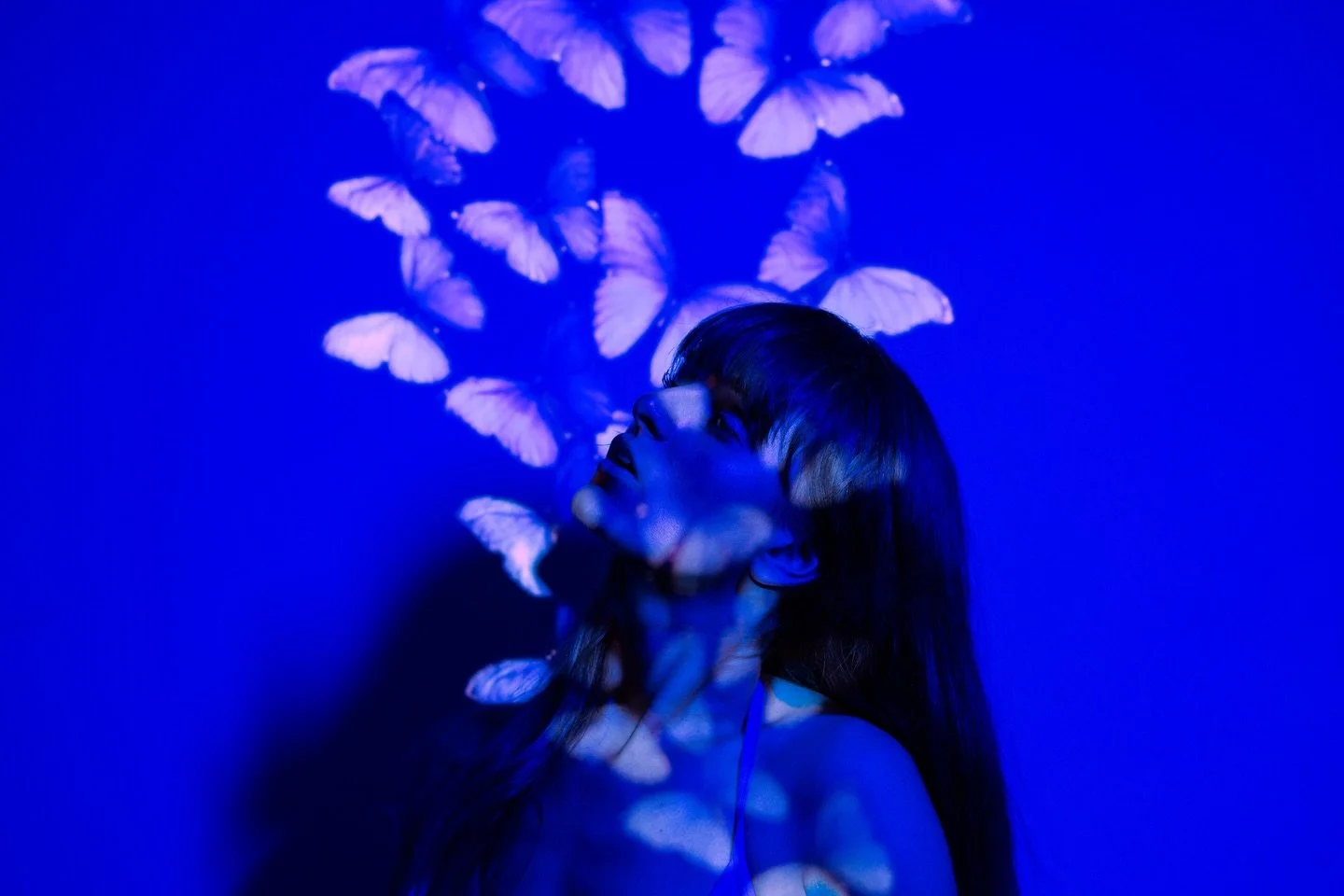 A self-portrait for my series &lsquo;𝘾𝙡𝙤𝙨𝙚𝙡𝙮 𝘾𝙤𝙣𝙣𝙚𝙘𝙩𝙚𝙙&rsquo;, which is an expression of the magic I feel inside. 

Butterflies, dreamy scenery and self portraits with mystical elements serve as reflections of that feeling. They explo