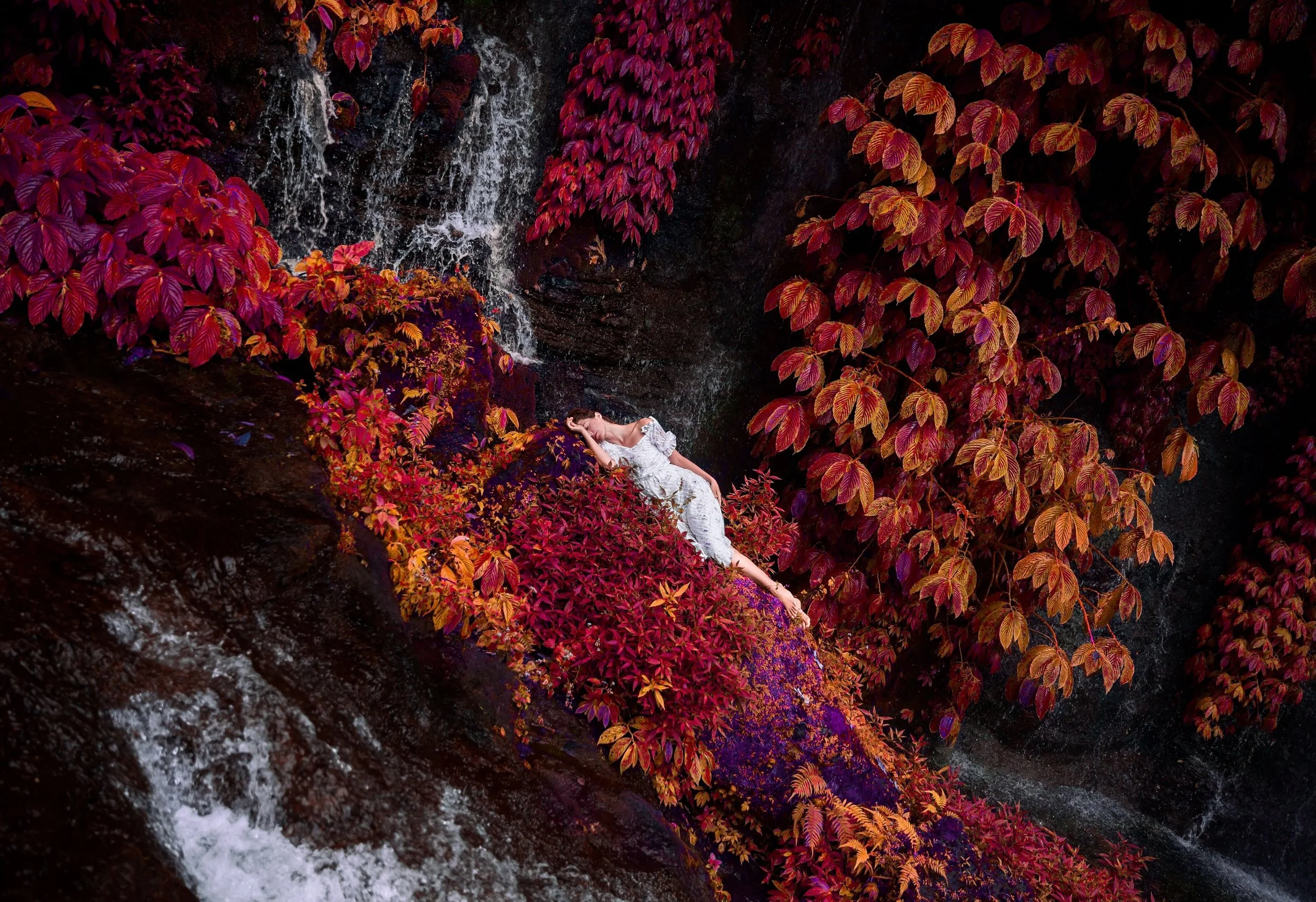One of my all time favorites made with Cataya at one of Bali&rsquo;s waterfalls! 🌺

Most of my artworks are available as fine art print! Various sizes and ways of framing! + you&rsquo;ll get:
&bull; museum quality Hahnem&uuml;hle paper (which allows