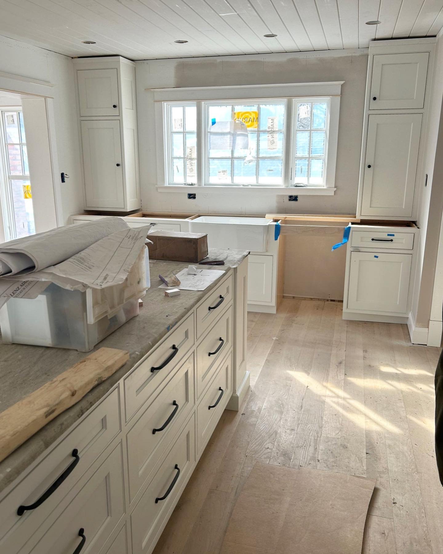 And cabinets are in!!!