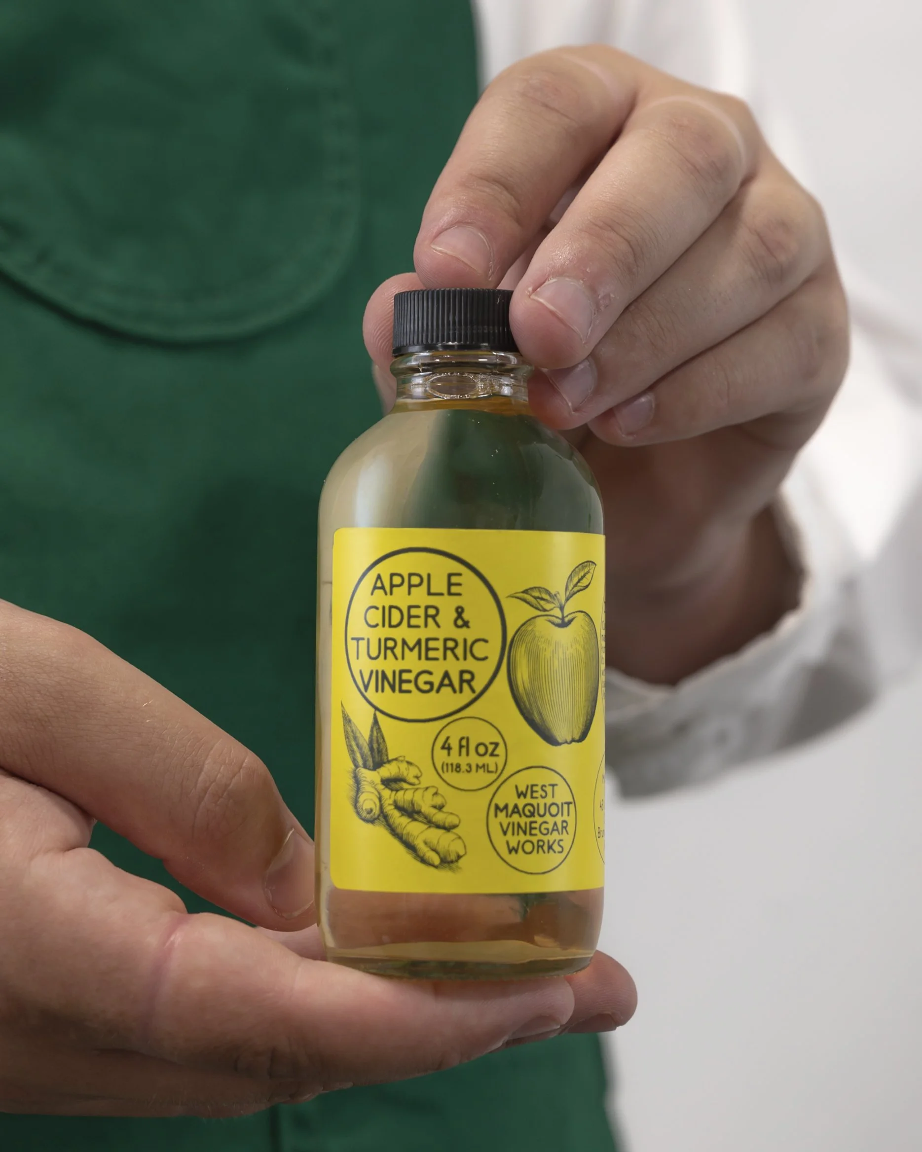 AppleCiderTurmericGreenHand.jpg