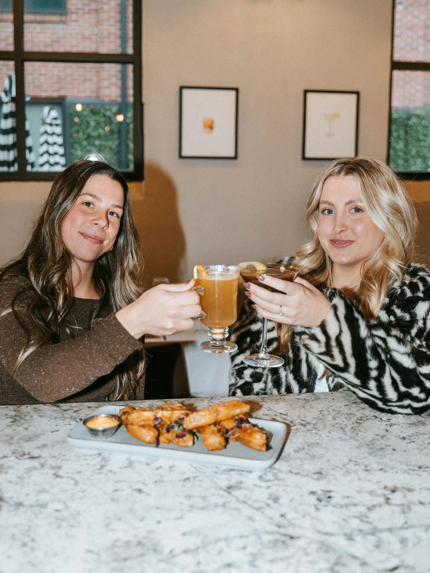 🍸 HAPPY HOUR
Unwind with us Wednesday&ndash;Friday from 4 PM&ndash;6 PM.

Craft cocktails, good food, and your mid-week moment to relax. Meet you at the bar!