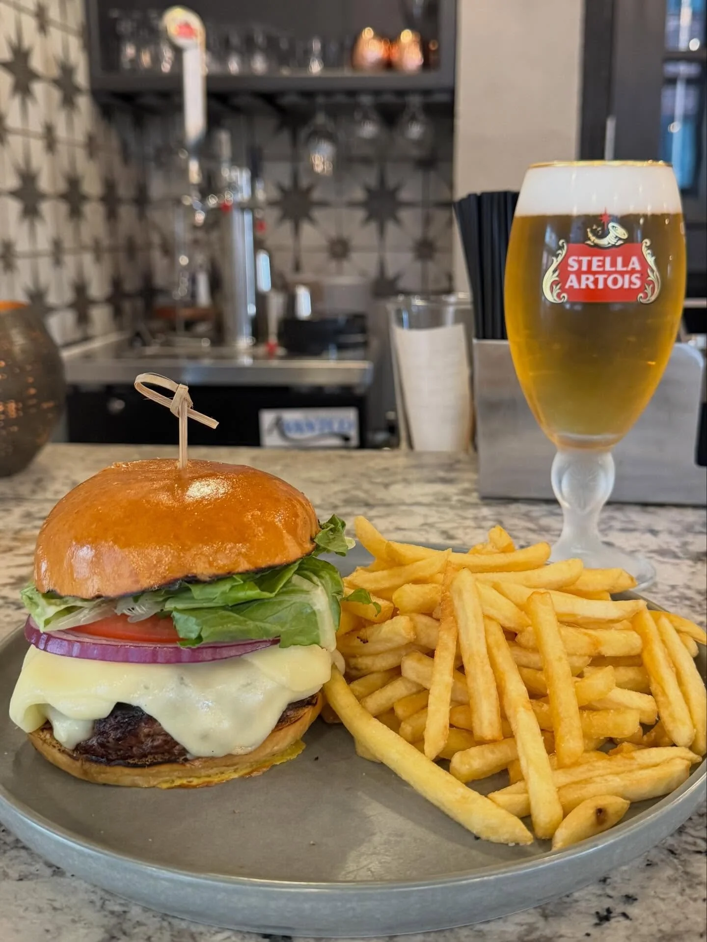 Join us for Happy Hour at the bar! 
Every Wednesday, Thursday &amp; Friday 4pm-6pm

- Delicious Burger &amp; Appetizers 
- Craft Cocktails, Mixed Drinks, Wine &amp; Beer