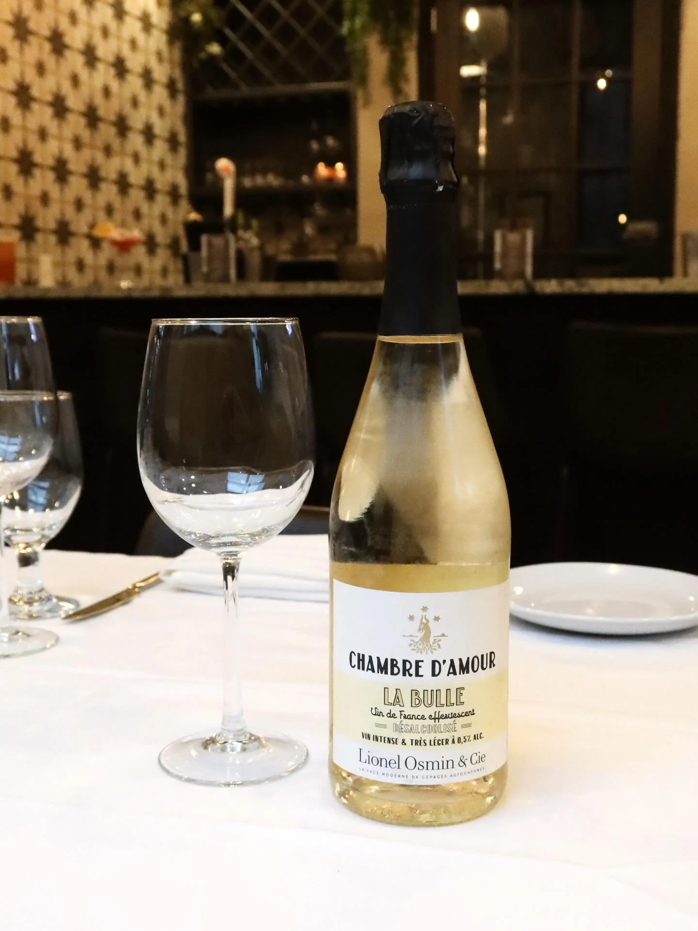 A little sparkle, no alcohol needed! Chambre D&rsquo;amour &ldquo;La Bulle&rdquo;. A non-alcoholic sparkling Sauvignon Blanc from France 🇫🇷🥂

Fresh, bright, and perfect for raising a glass anytime!
