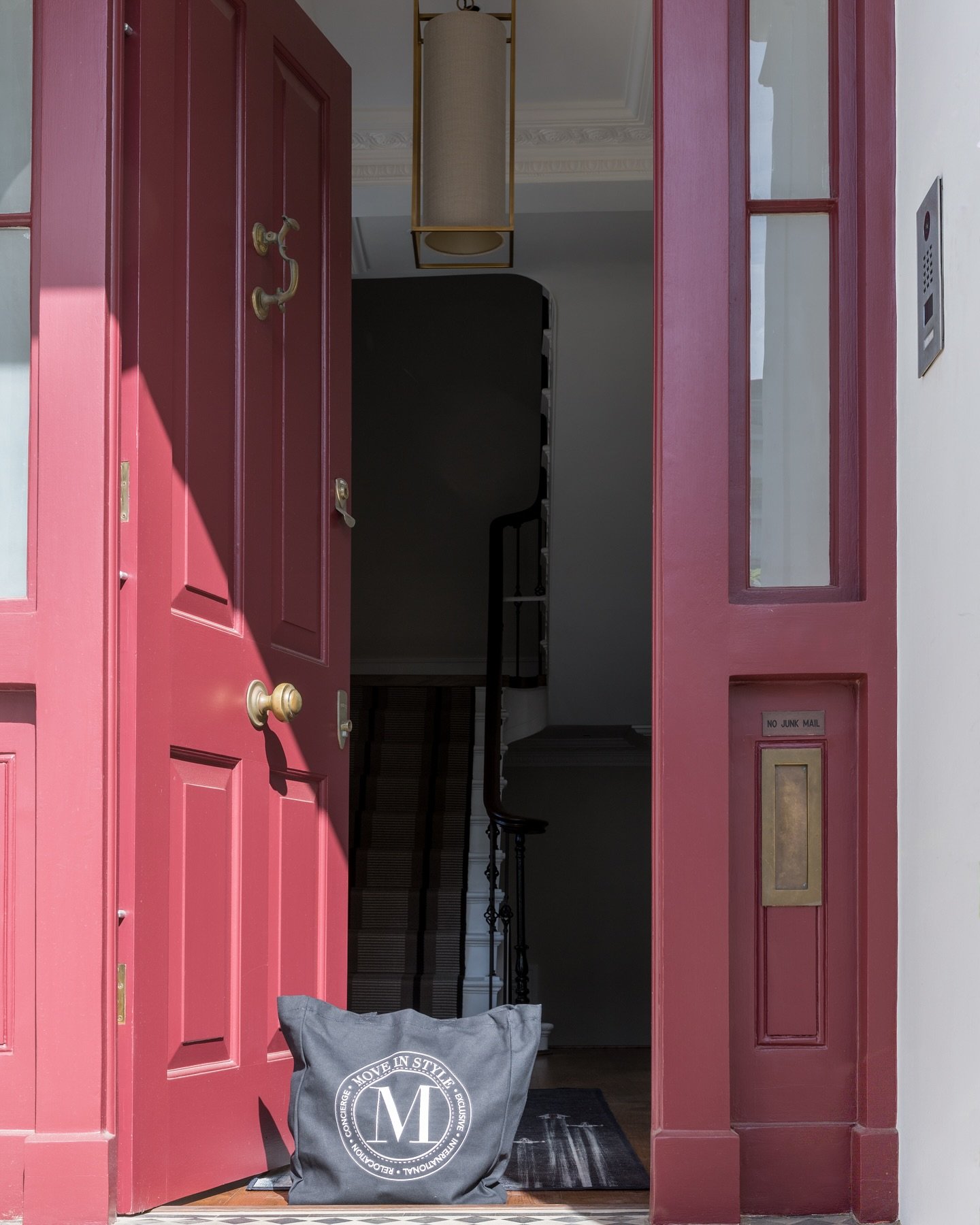 From your old house to new. Let us move you in style every step of the way. Simple as that. 🙌🏻

#theMISway
#movemanagement #movinghouse #movers #tidyexperts #tidyhome #declutter #springcleaning #cleanhome #movemanagement tservices #moveoutcleaning 