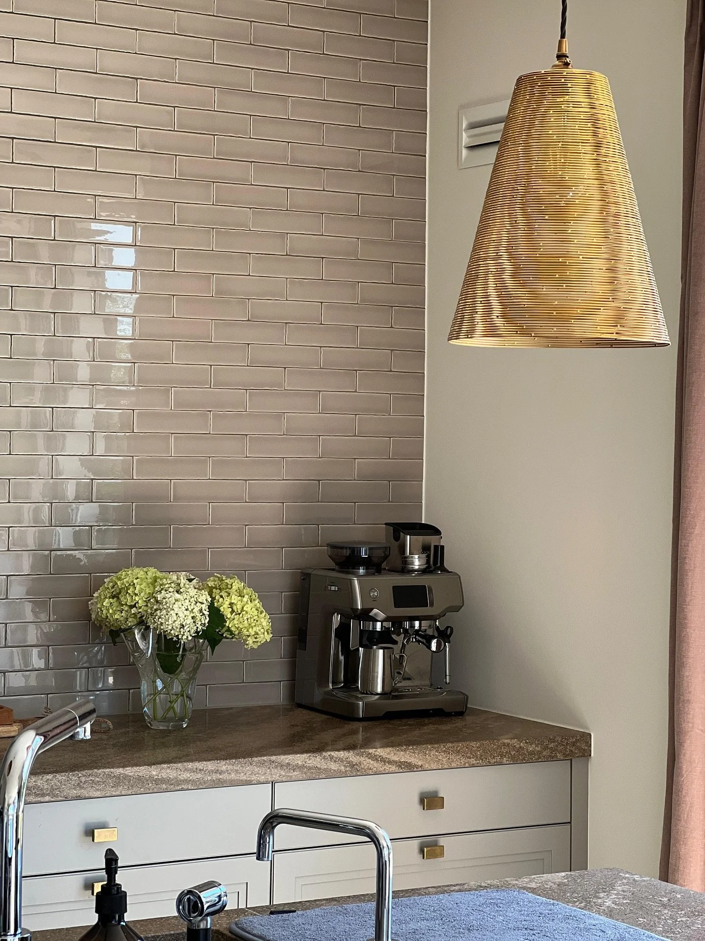A kitchen clear out for those cosy morning coffees and autumnal cooking 🥘🍂

#themisway 
#AutumnClearOut #DeclutterYourHome #OrganisedLiving #TidyHome #SeasonalRefresh #HomeOrganisation #DeclutterSeason #FallCleaning #ClutterFree #MoveInStyle