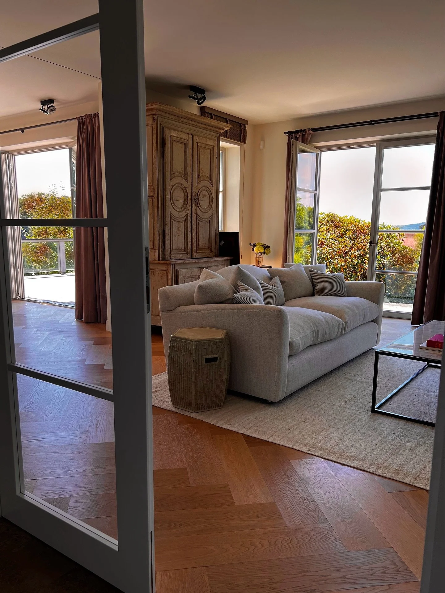 New season, fresh space 🍂 Decluttered, calm and ready for cozy autumn days.

#HomeInspiration #InteriorDesign #HomeDecor #StyledLiving #SeasonalRefresh #Declutter #CozyHome #InteriorInspo #ModernLiving