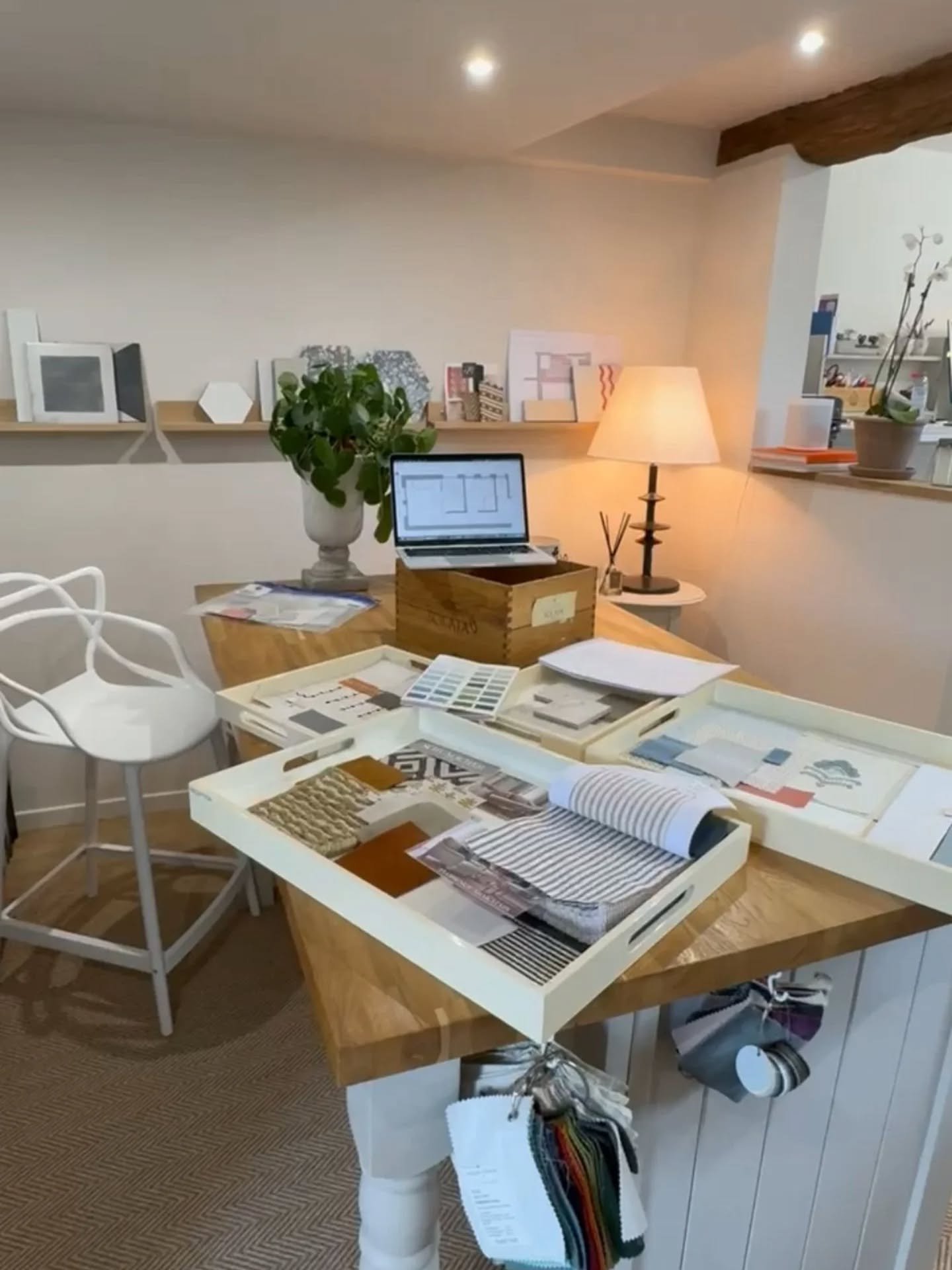 What sets Move In Style apart? ⁠
⁠
Beyond offering a bespoke moving service, we&rsquo;re proud to work closely with our sister company @jarvisrayes_interiors, allowing us to provide an end-to-end experience that includes interior design.⁠
⁠
From styl