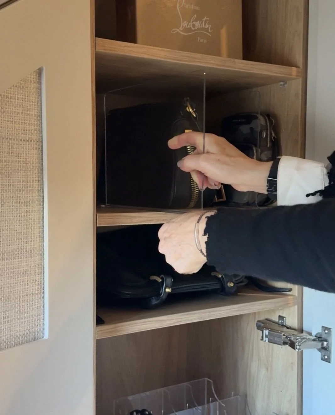 Wardrobe organisation from a recent move ✨⁠
⁠
For this client, we ensured everything was perfectly arranged to make their life easier day to day.⁠
⁠
Whether part of a full move or a one-off, every wardrobe is organised to be functional, beautiful, an