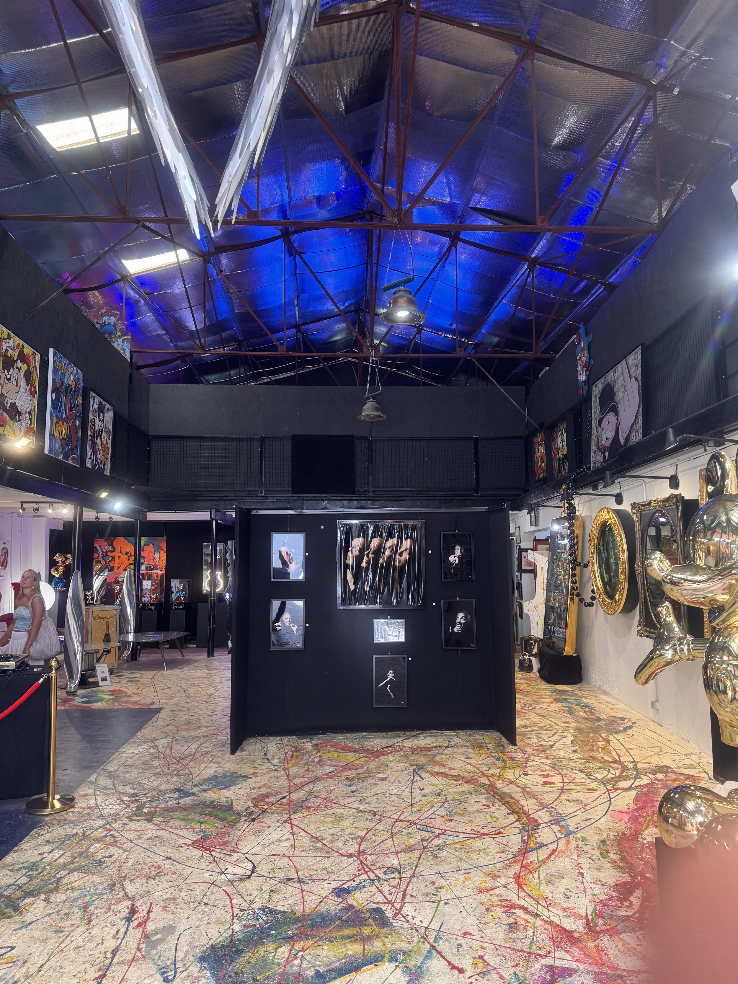 EXPOSITION VENTES SALE APPUYER ICI