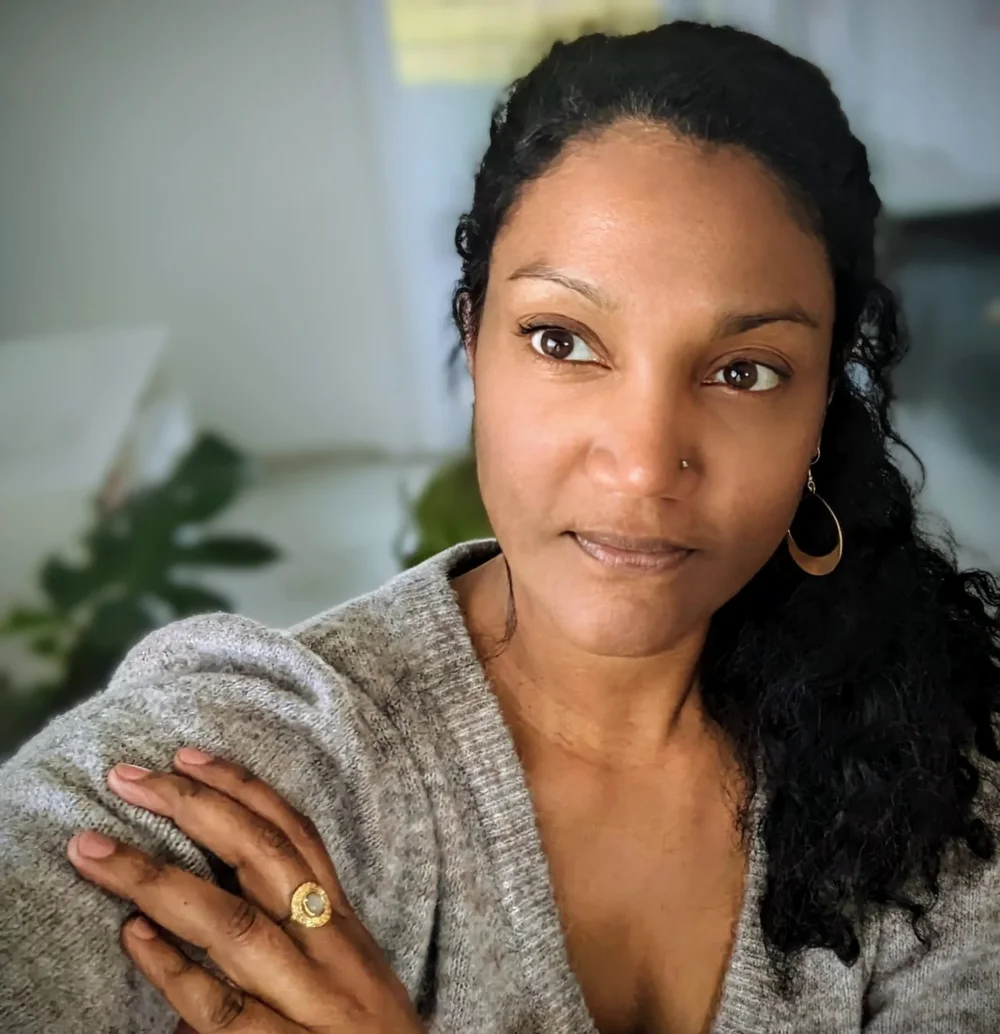 Portrait de Reena, créatrice de Guidances de Vie
