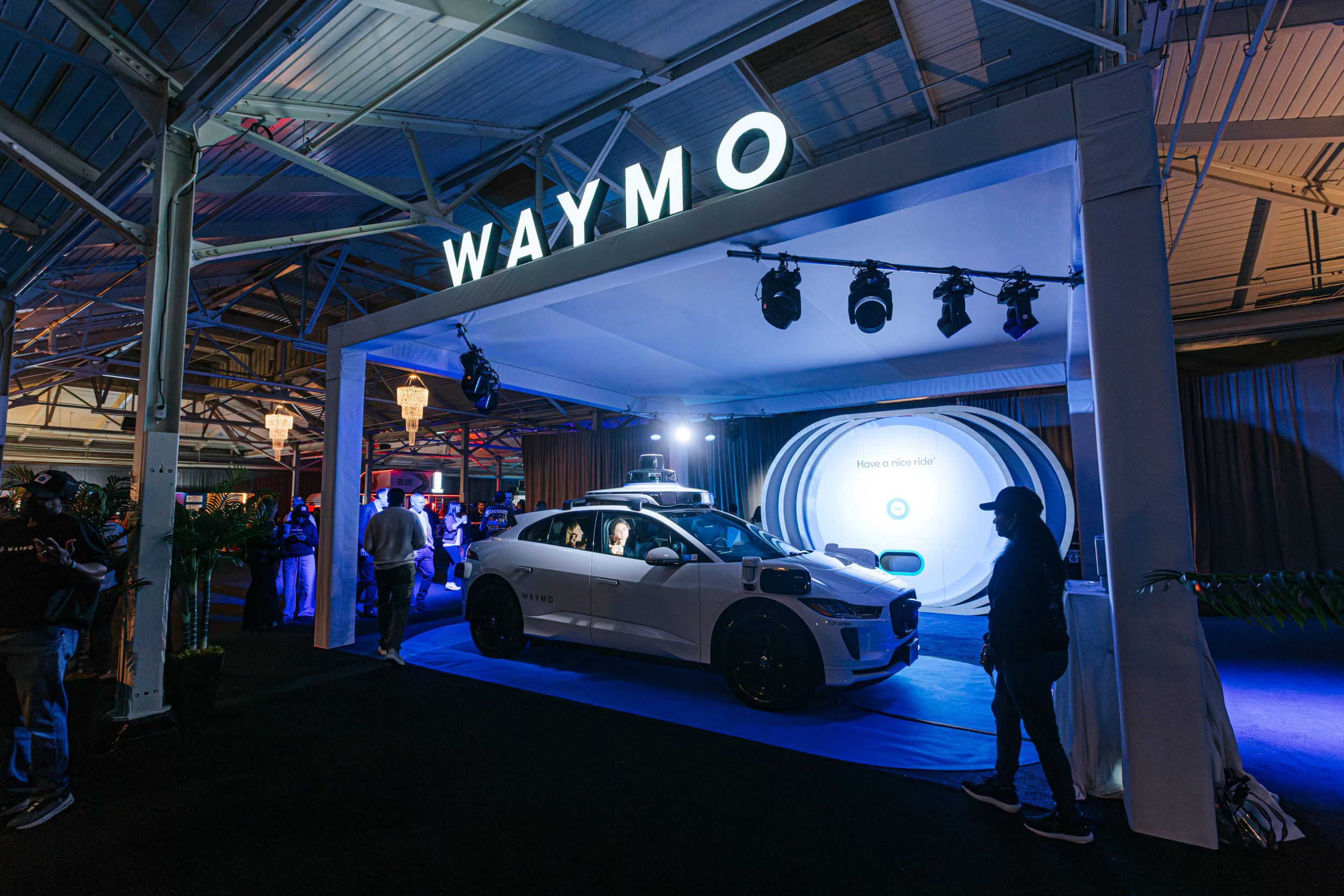 SI2026_0207_225200-_ALIVE (1).jpg