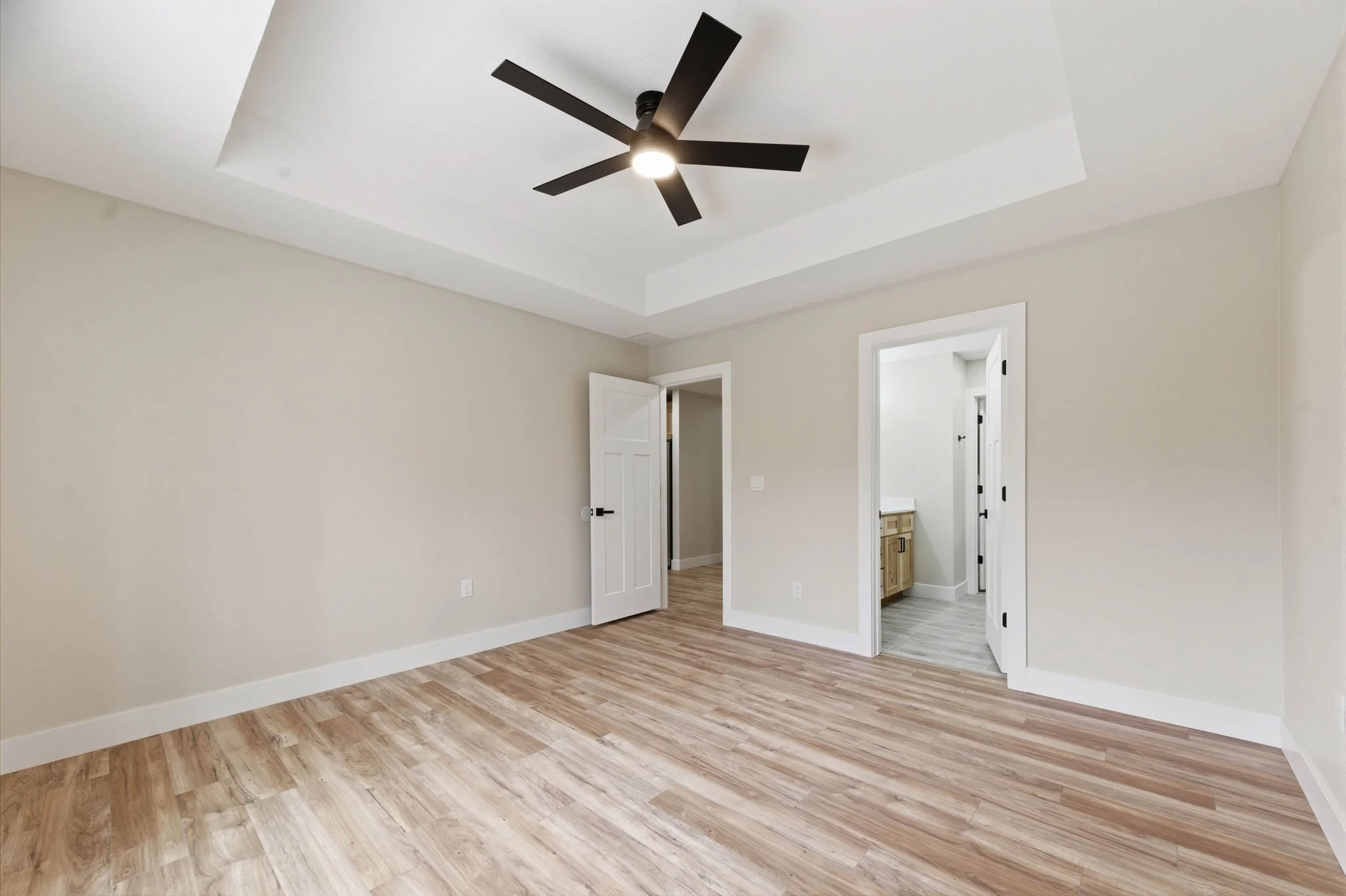 17-1707 S Dodge Ave-17.jpg