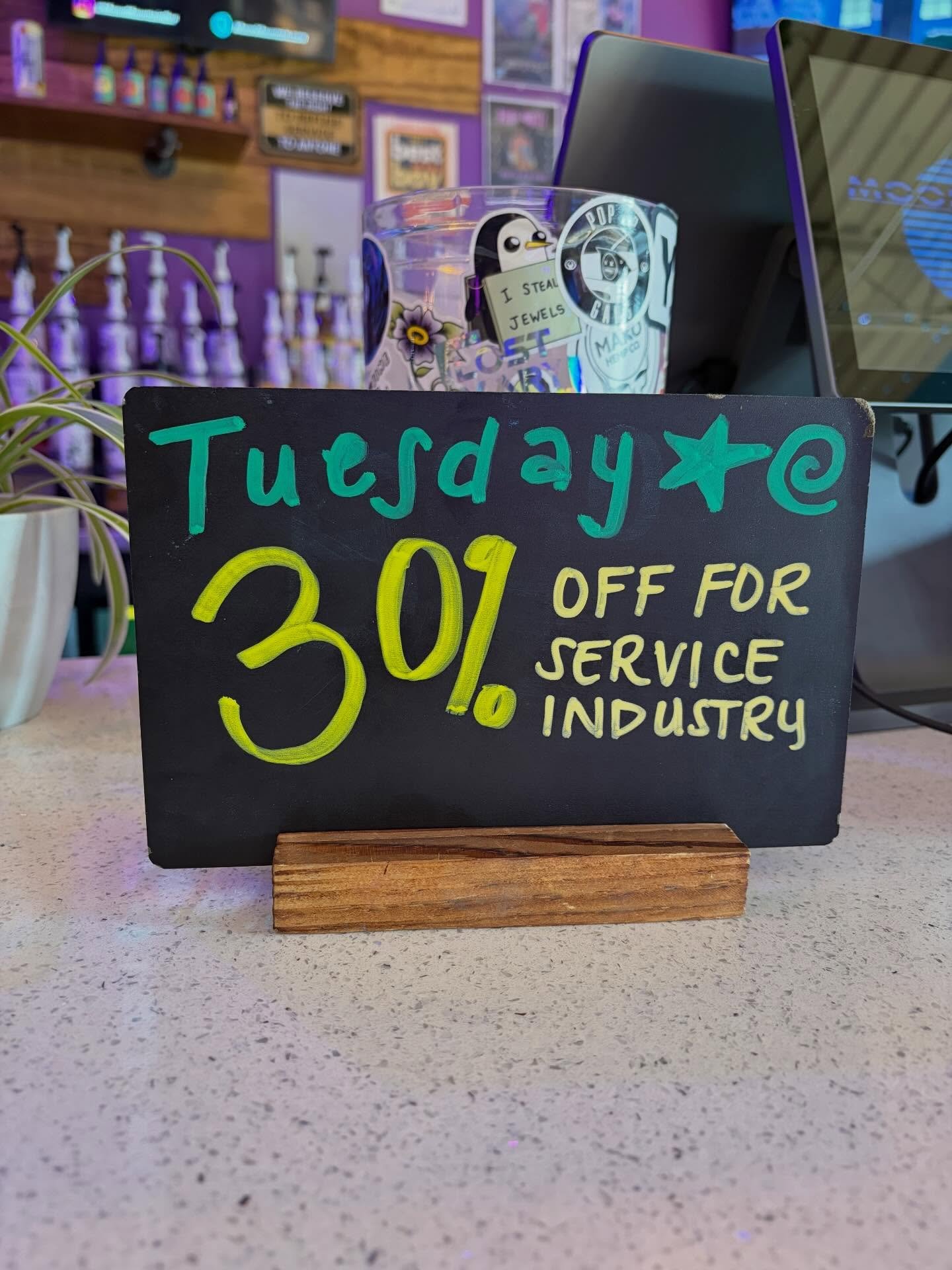Come hang out for 30% off service industry! Thank you to all of our industry friends, celebrate your hard work EVERY Tuesday! ✨🪐
210 S Kings Avenue #J Brandon FL 33511

#tampabay #shoplocal #serviceindustry #brandon