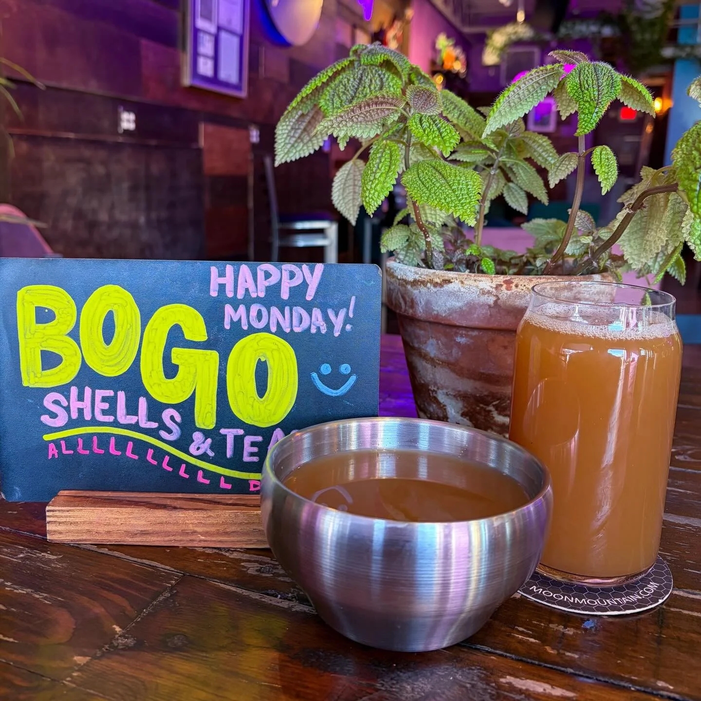 Come swing by today for BOGO shells and botanical teas! We&rsquo;re open from 9am-11pm today, Morgue is tending the bar this morning! 
See you at the moon! 🌖✨🌱

#MoonMountain#kava#brandon#tampabay#mondaymoods