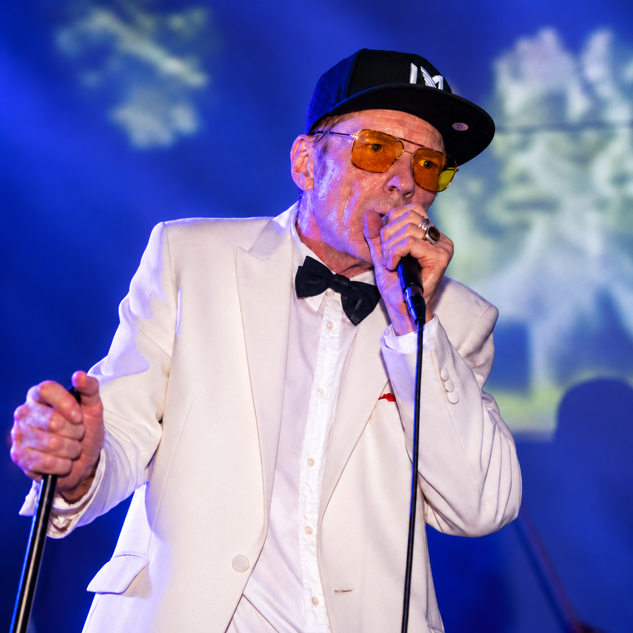 Gary McPherson performing with Rotten Hill Gang in a white jacket