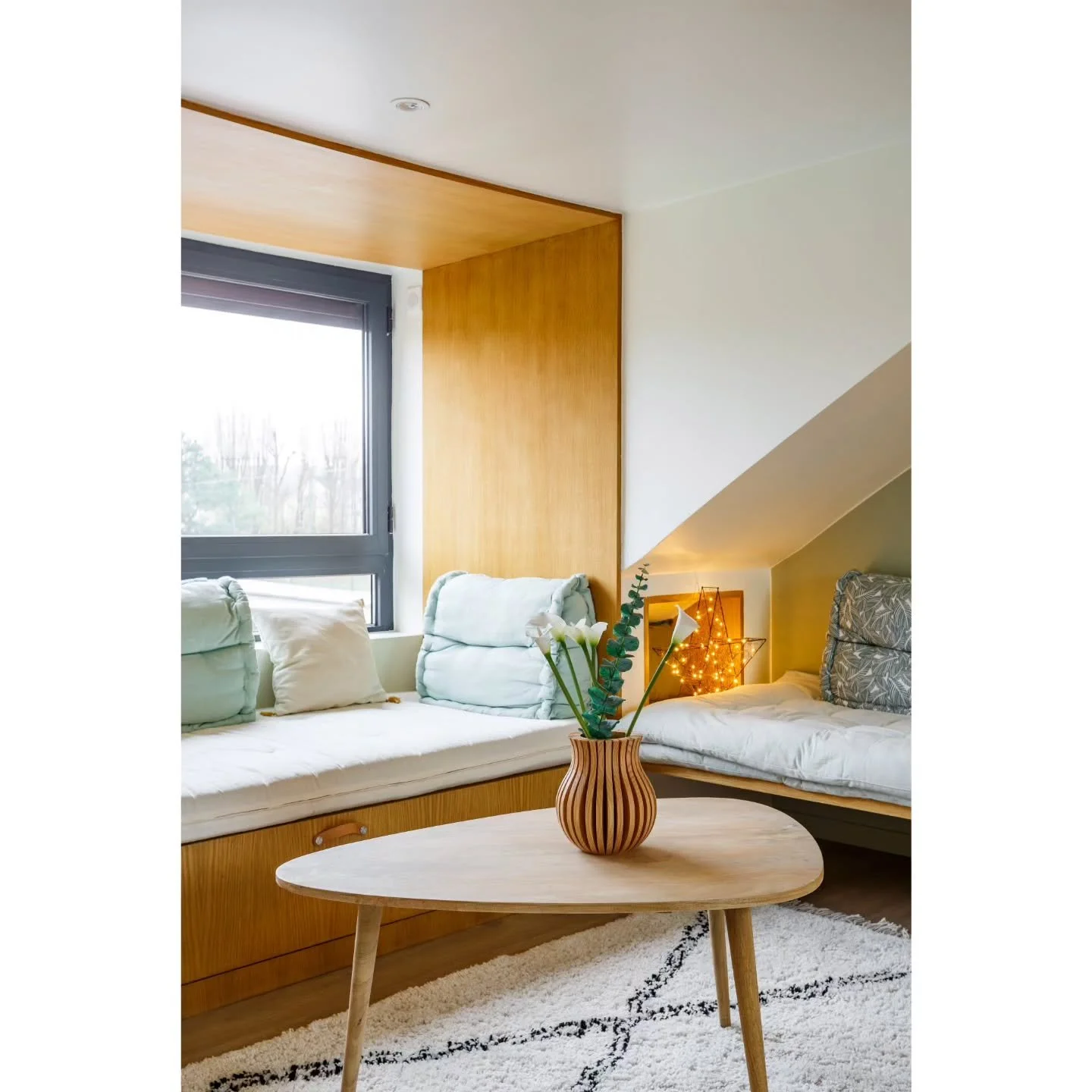 | Window on courtyard | For this renovation project, we converted the attic space, giving priority to the relationship with the outside, in order to create a fully habitable space offering a profitable view of the surrounding area. Sitting dogs were 