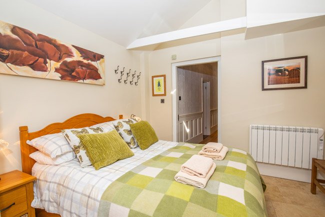 bedroom-6-mini-media-gallery-2.jpg