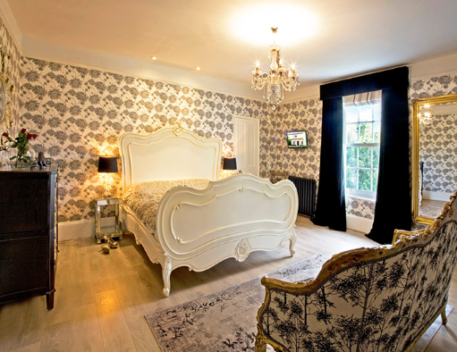 Norfolk UK weekend retreat - Large King Size Bedroom with Ensuite (solo occupancy)