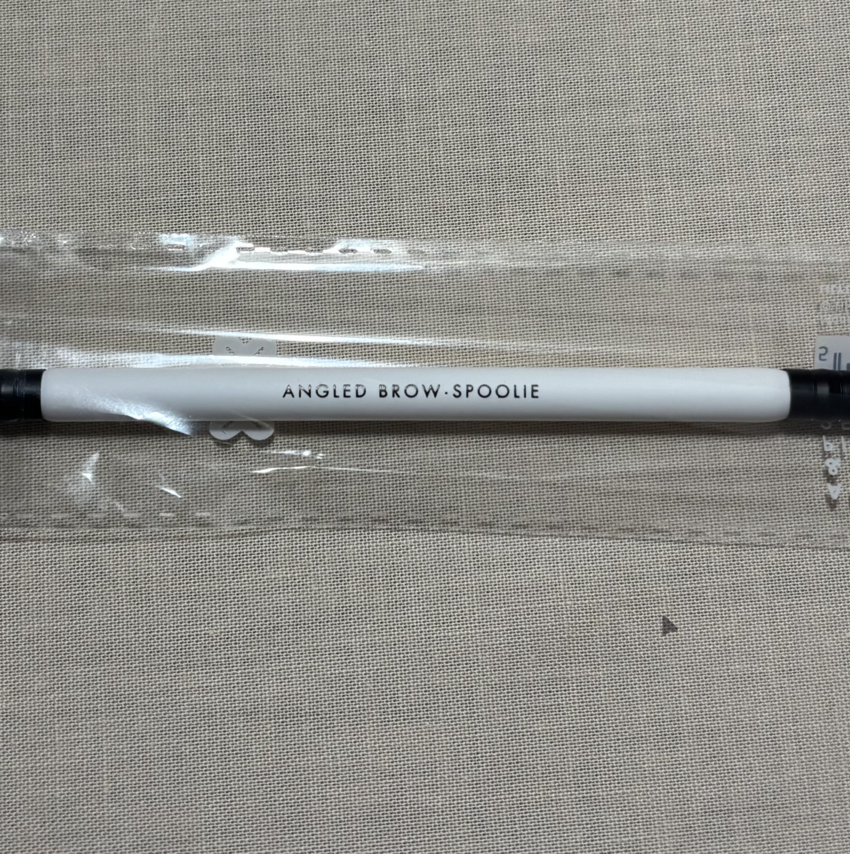 Lily Lolo: Angled Brow Spoolie Brush