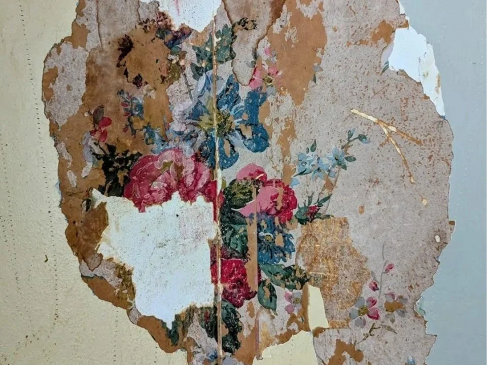 Removing Old Wallpaper Without Damaging Your Walls