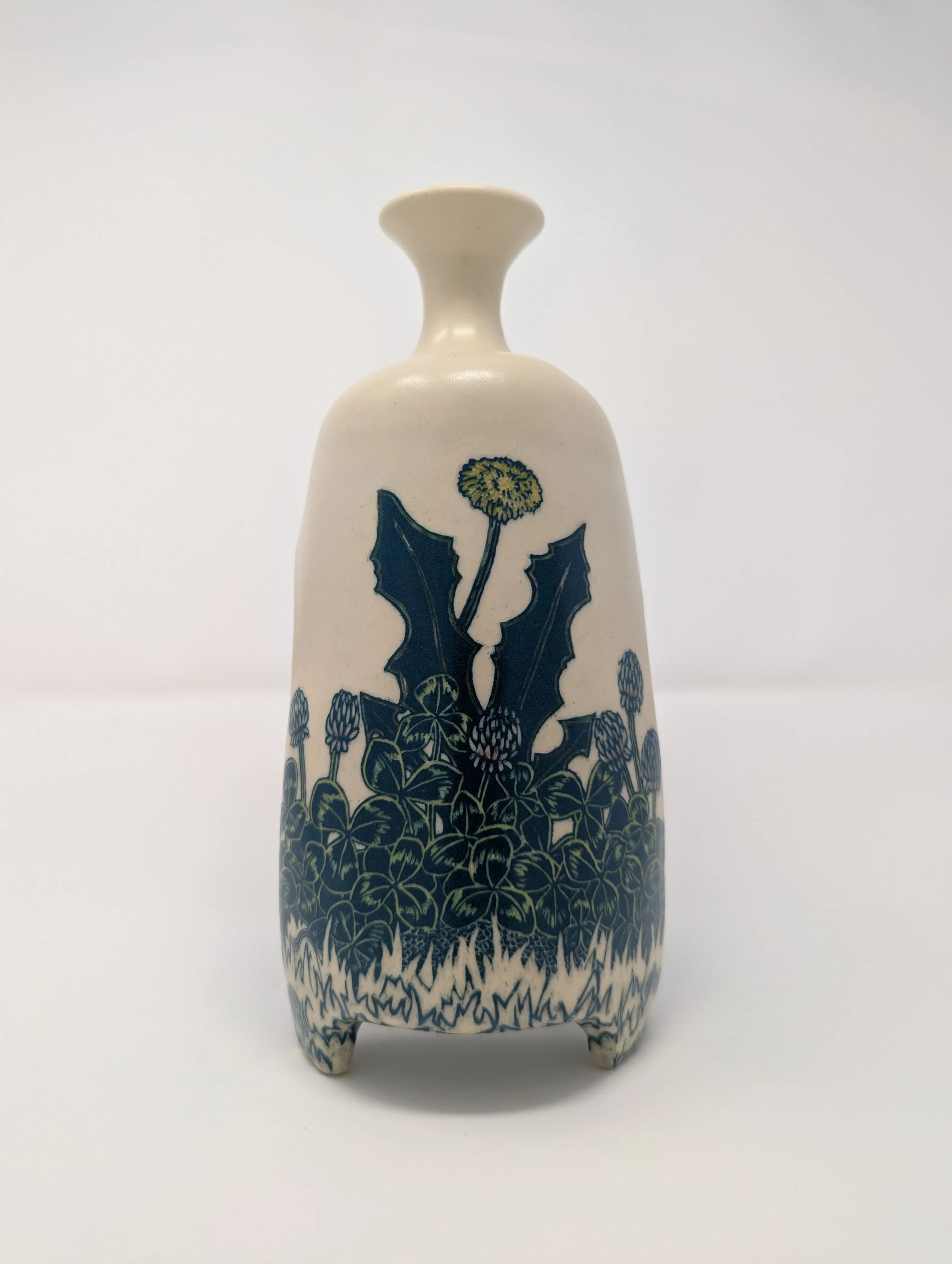 Rabbit Den Cutout vase (3rd view)
9.5x6.5x4"
$495