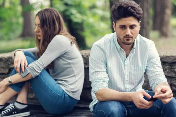 5 Signs of a Quiet Breakup and Therapist-Guided Ways to Reconnect