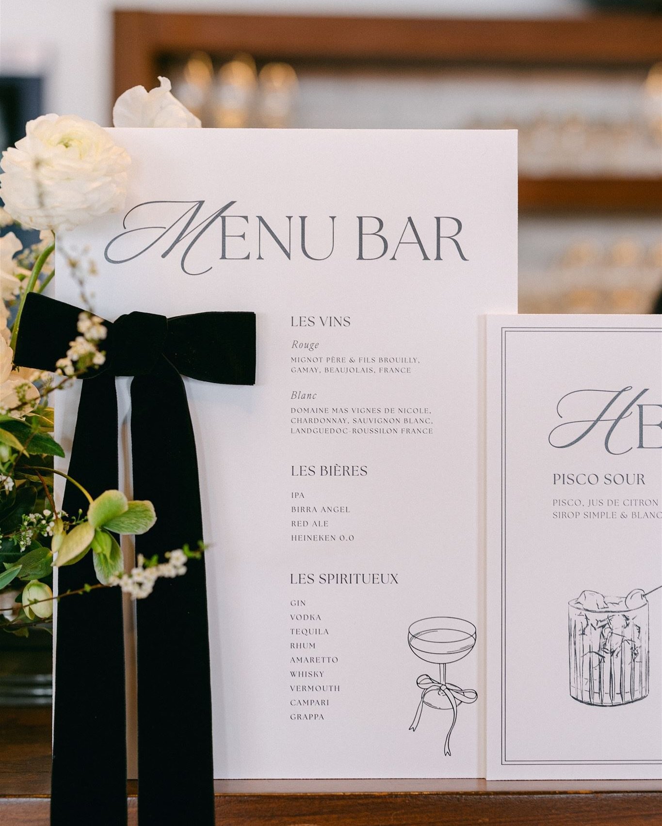 Custom wedding stationery for K&amp;S 🖤 Planned and designed by @agenceaurea and photographed by @sophieasselinphotographe &bull;
&bull;
&bull;
#weddingstationery #graphicdesign #moderndesign #instawedding #montrealgraphicdesigner #weddingtablescape