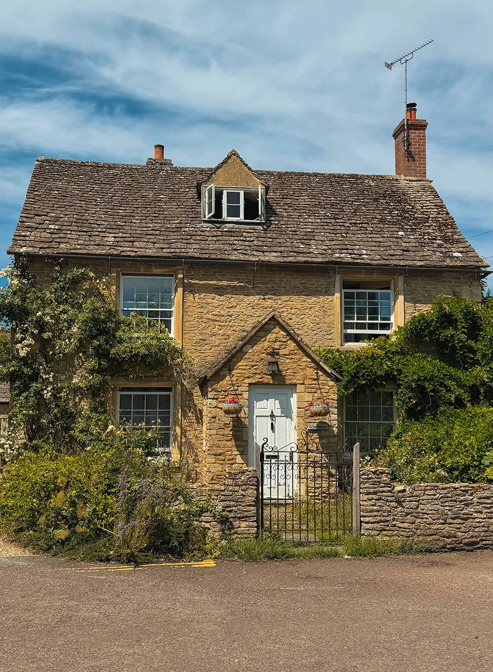 Cotswolds-cottage.jpg