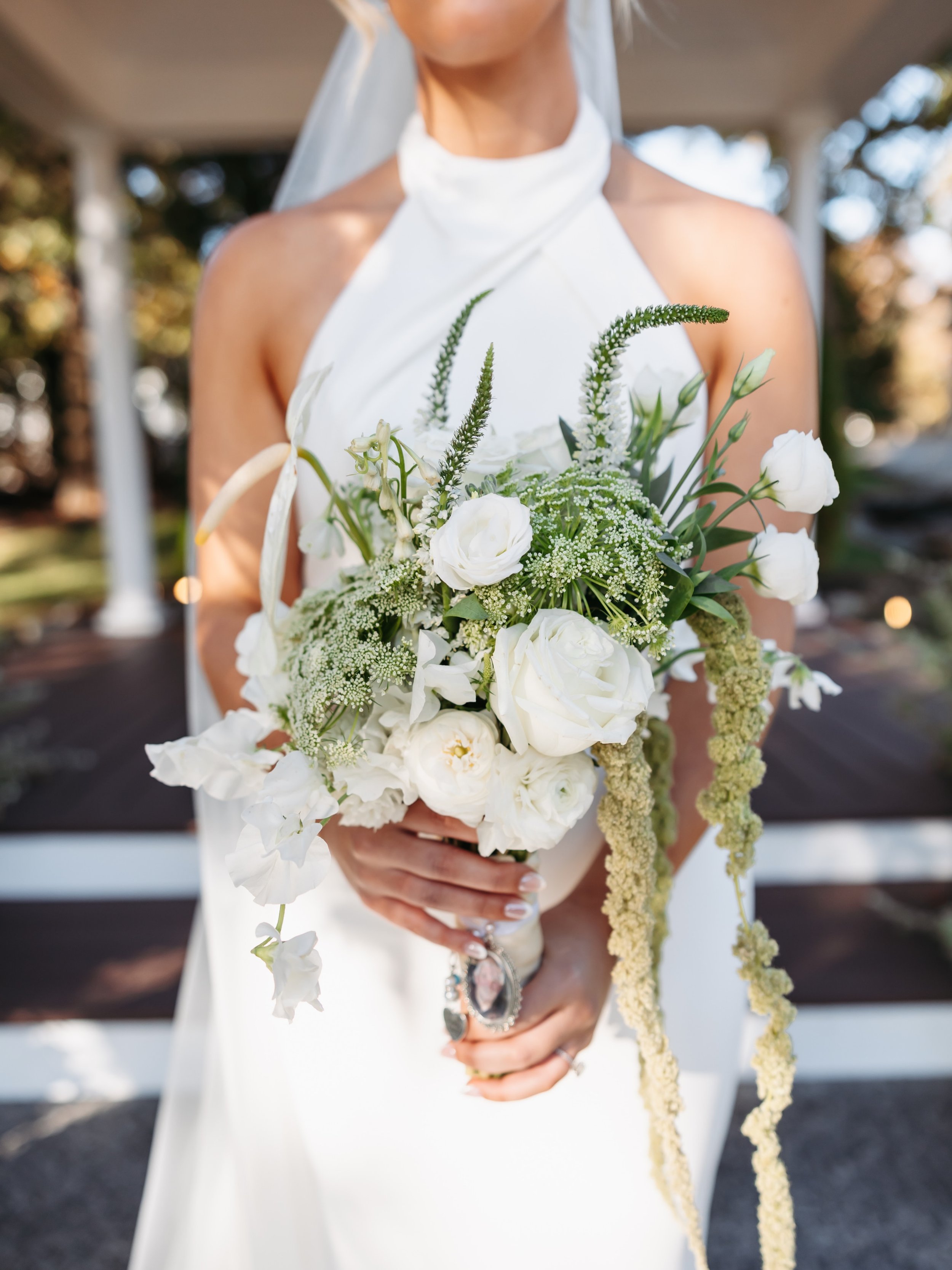 When your friend is a floral goddess and creates the most stunning bouquet for you!! 💐

@bassriverblooms 😍