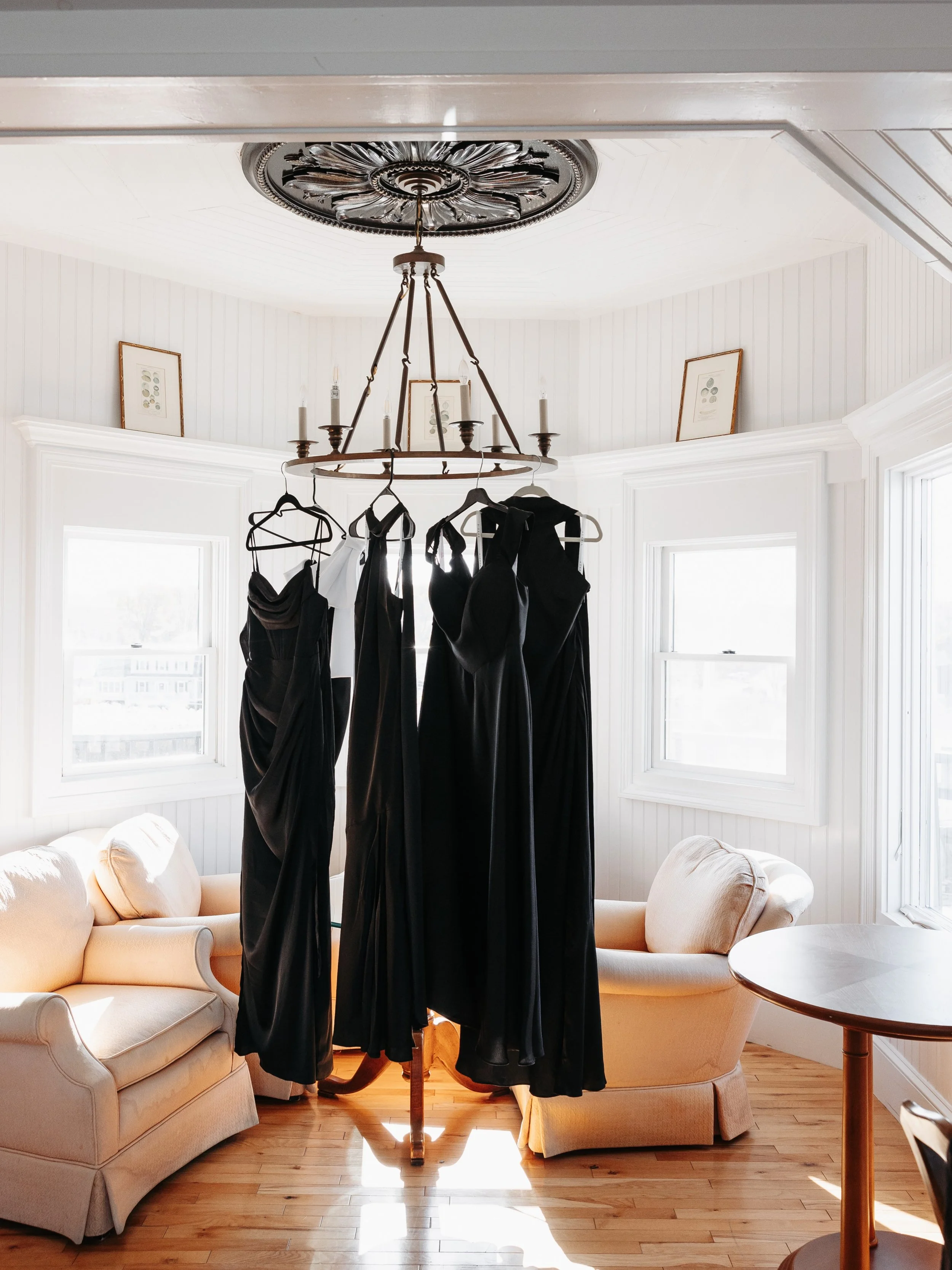 Quiet moments tucked between the getting ready rush 👗✨