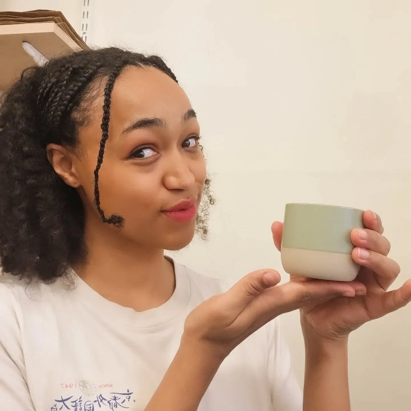 New special!! Yaaaayyy!! 🍁🍂🍄

Toffee Apple Chai Latte (for grownups) and Toffee Apple Milk with cream and marshmallows (for the kids 😁)!

Get your last taste of autumn before Christmas rolls around...and it's rolling in quickly!!

❤️❤️❤️❤️