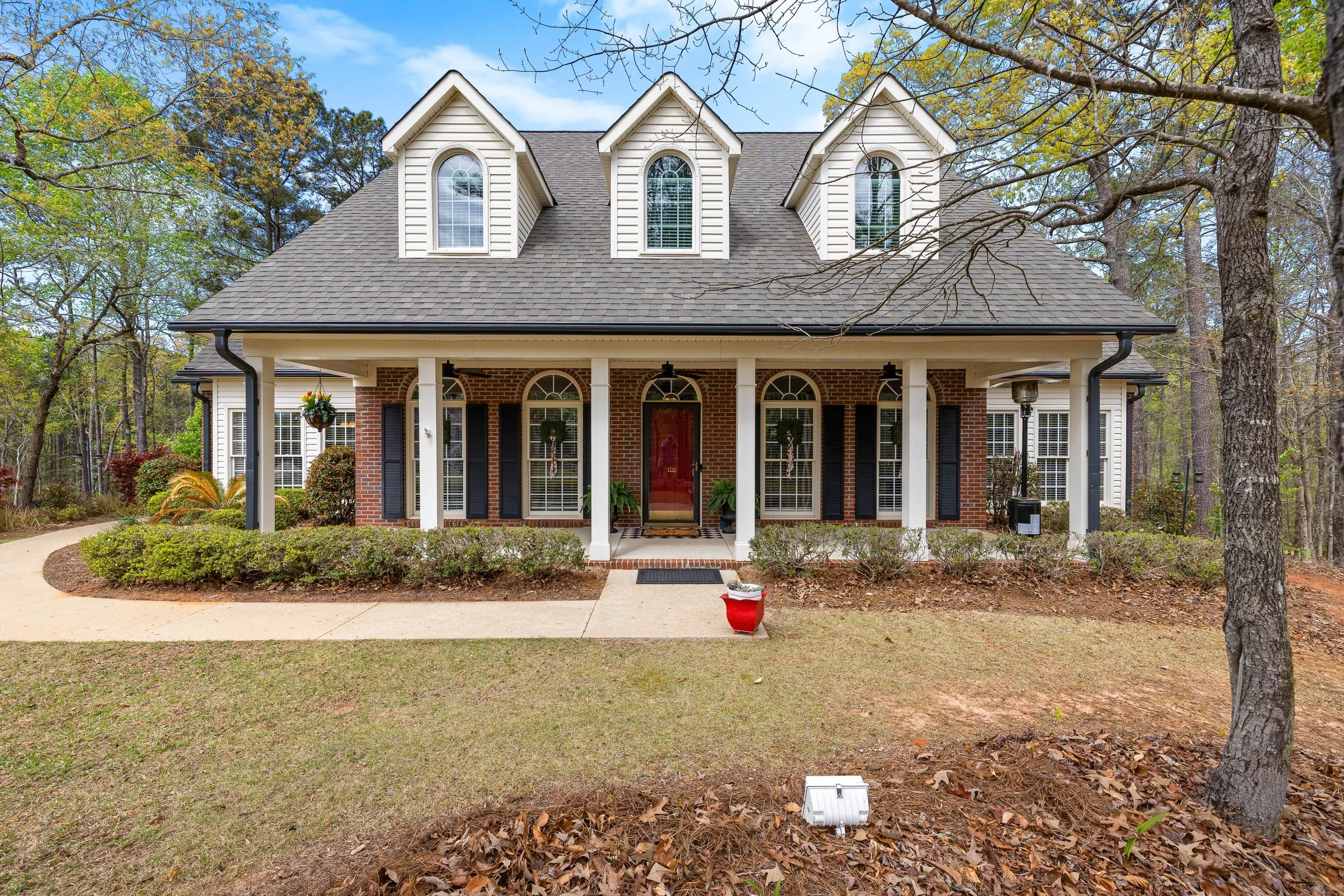 102 Canterbury Dr-1.jpg