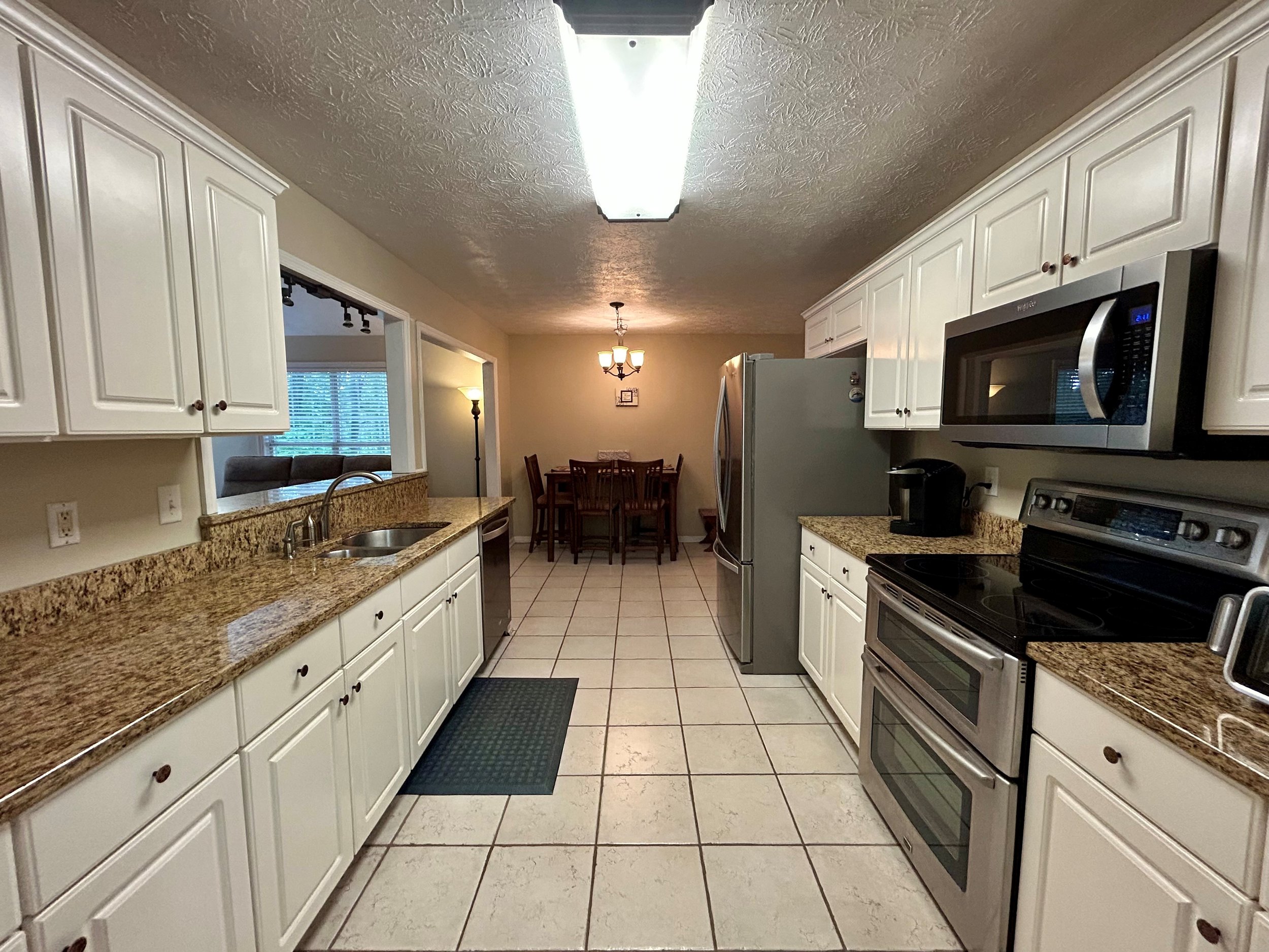 kitchen 2.jpg