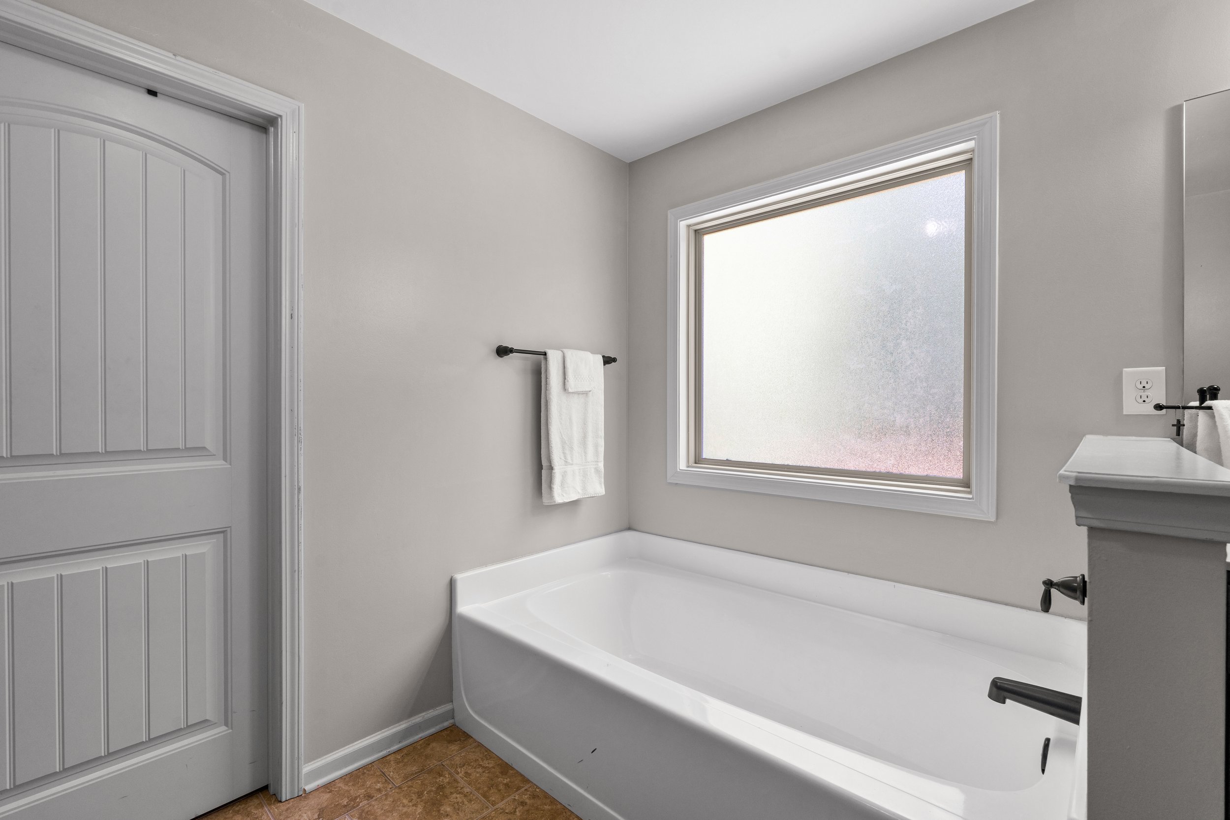 105 Renae L-107.jpg