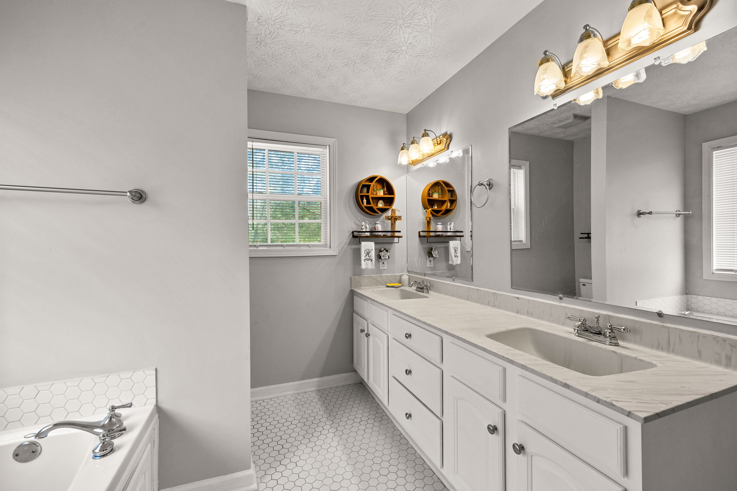 114 Copper Creek Dr-28.jpg