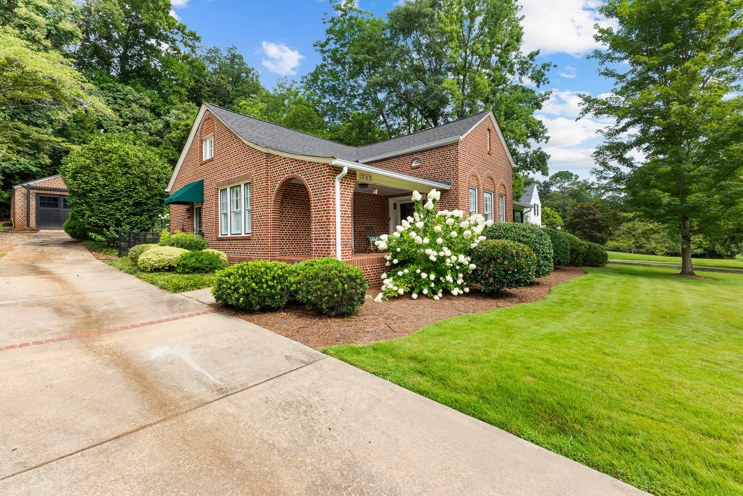 305 Waverly Way-4.jpg