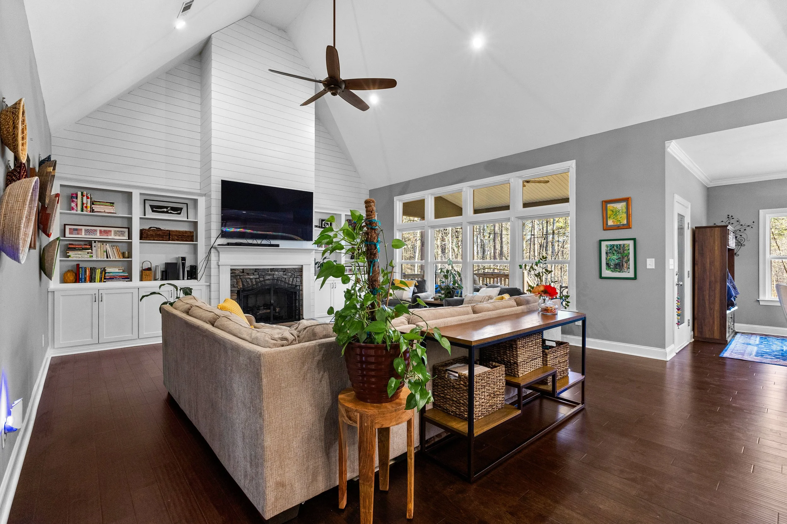 408 Longview Dr-25.jpg