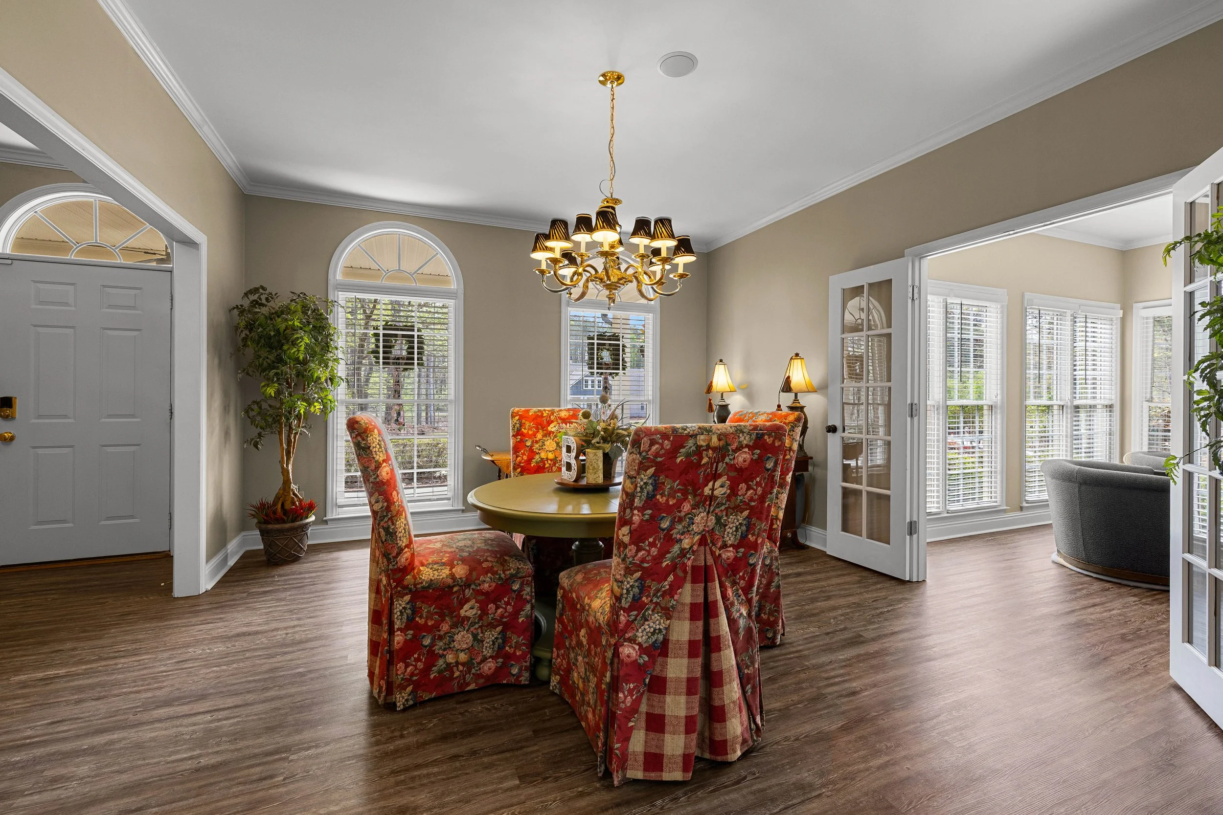 102 Canterbury Dr-23.jpg