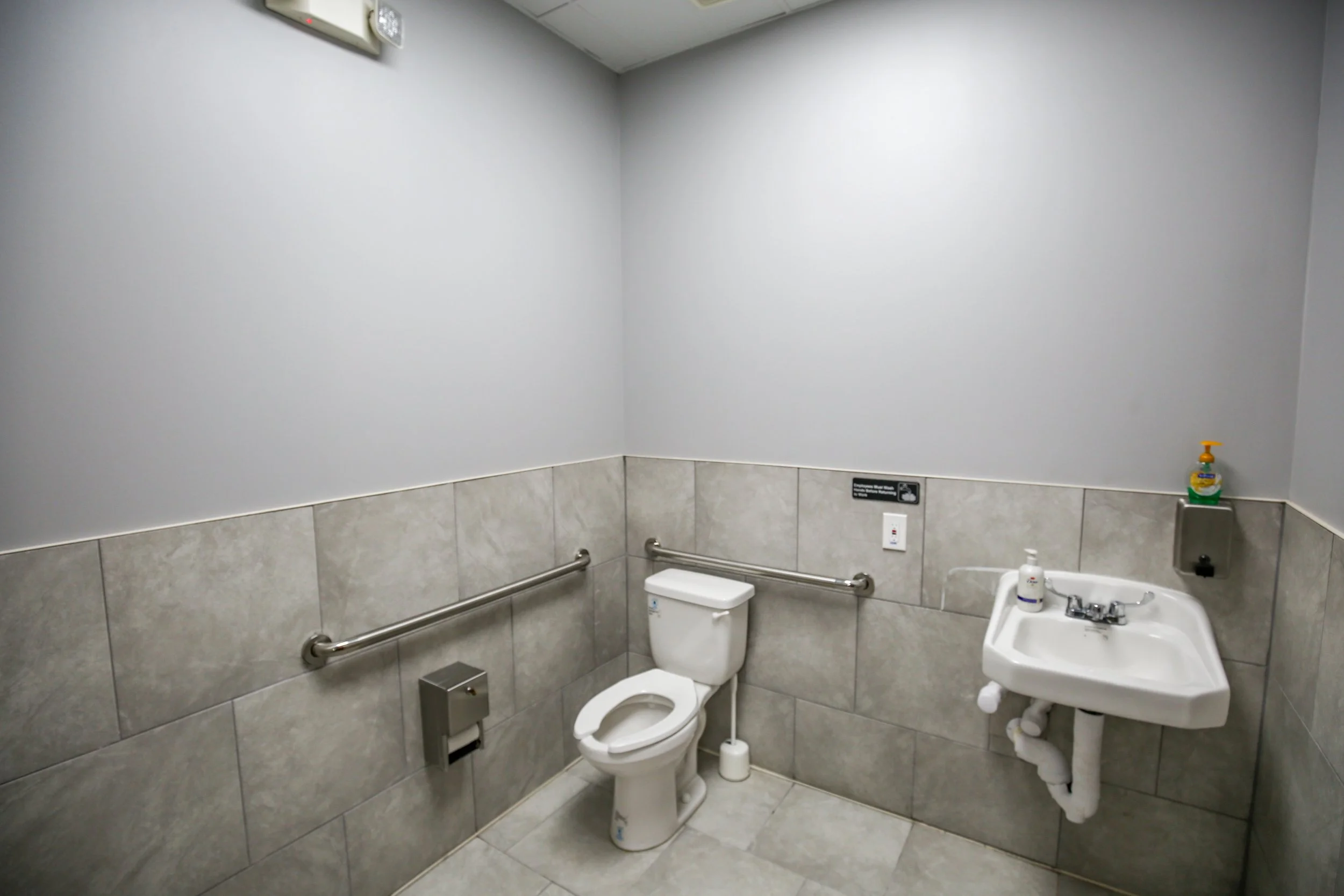 4433PunjabWay_Suite104_Bathroom_1.JPG