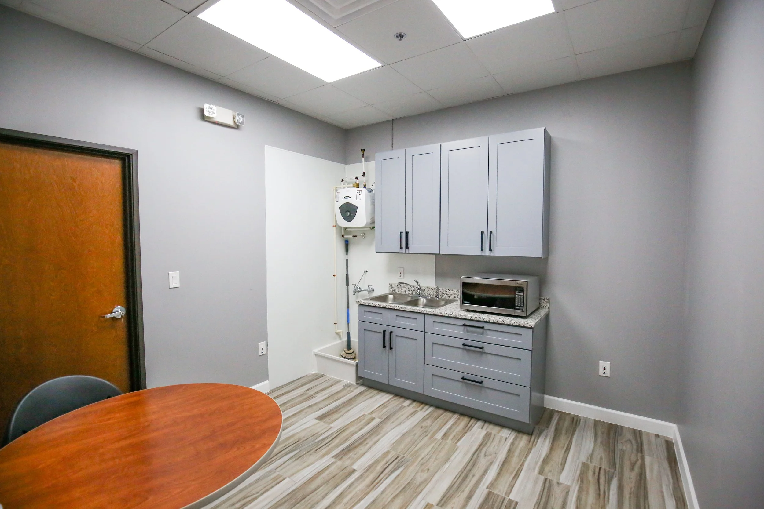 4433PunjabWay_Suite104_BreakRoom_1.JPG