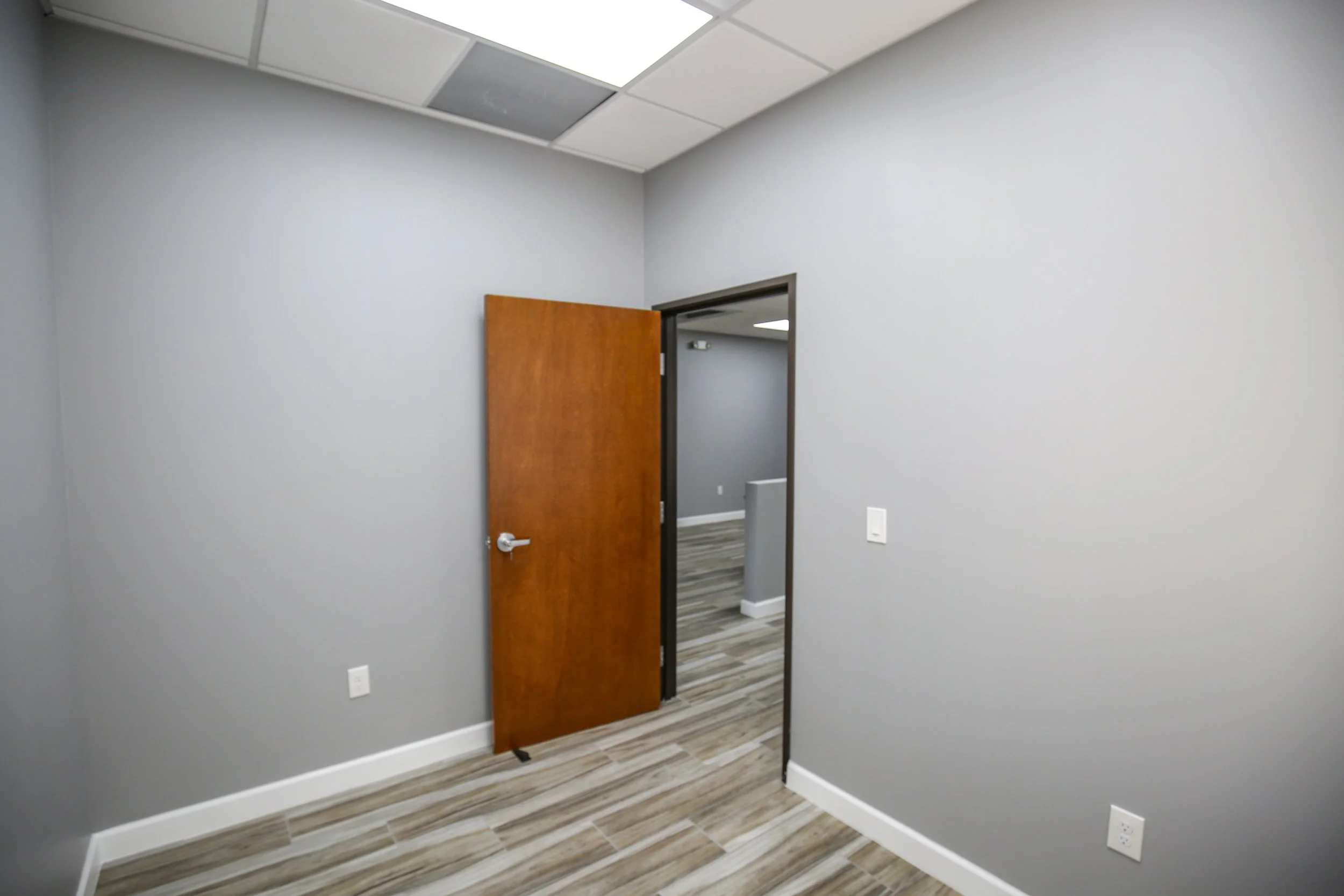 4433PunjabWay_Suite104_Office1_4.JPG