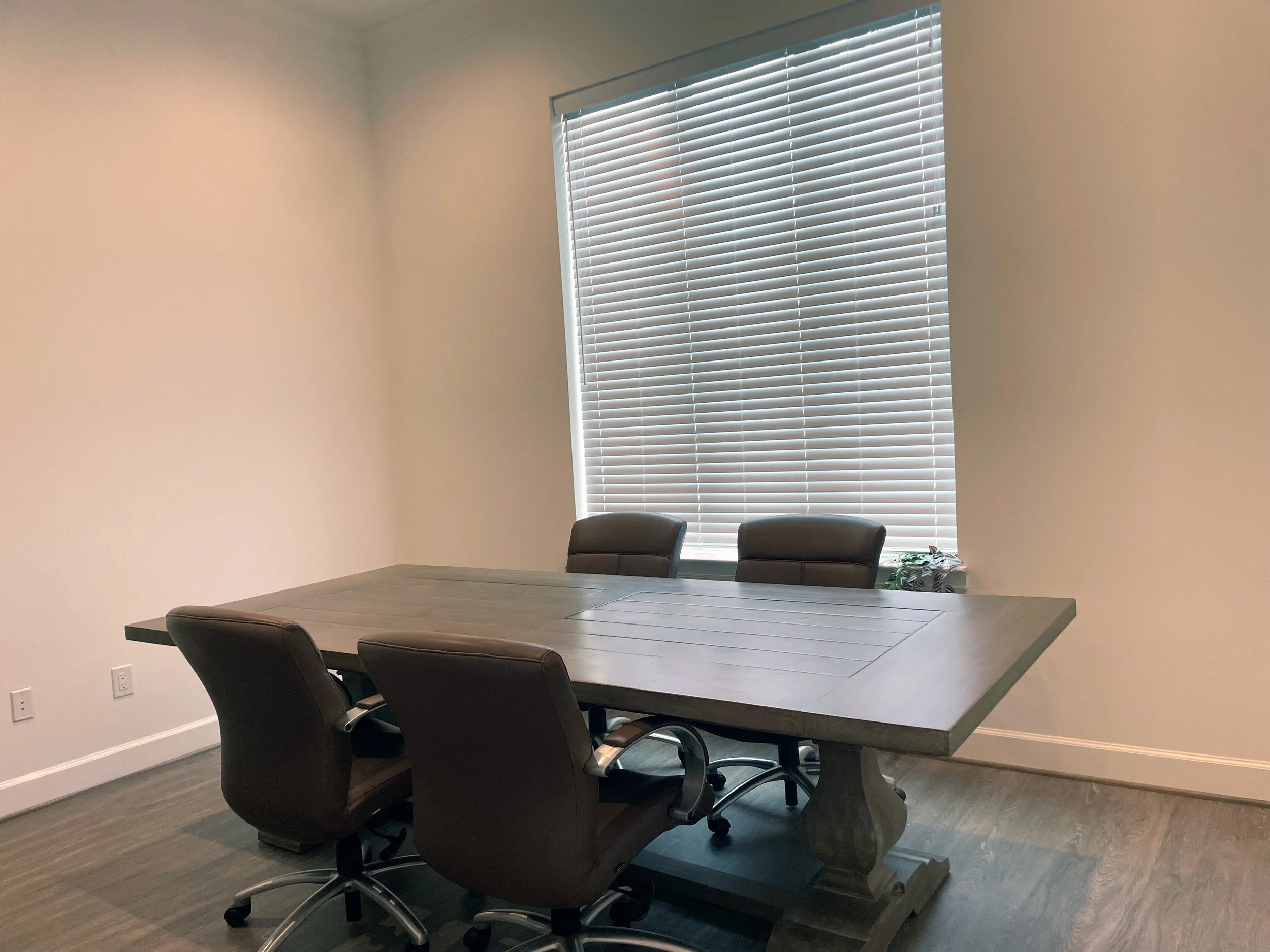 Office 1.ep.jpg